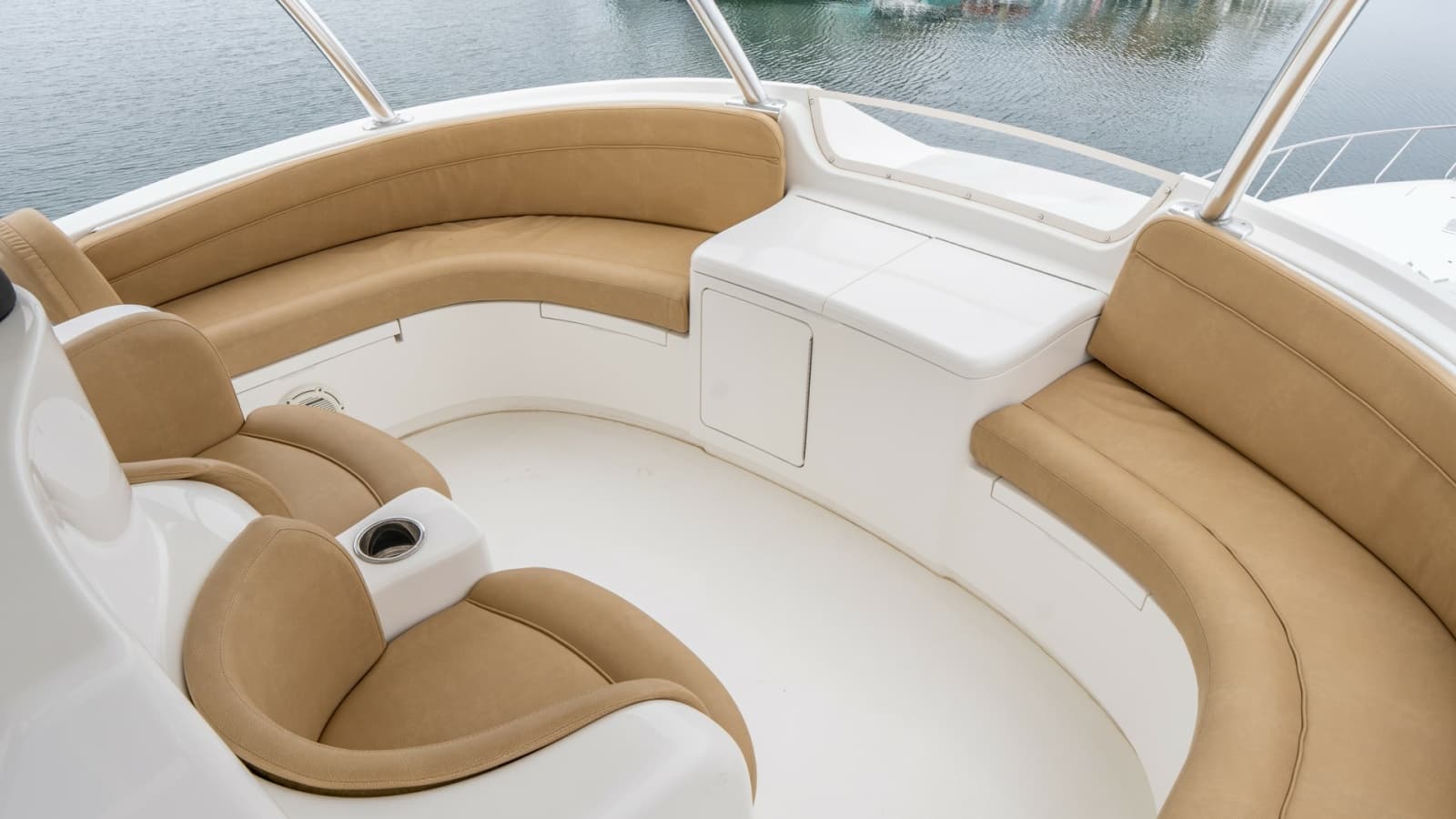 2020 Viking 92 Skybridge - Photo 72