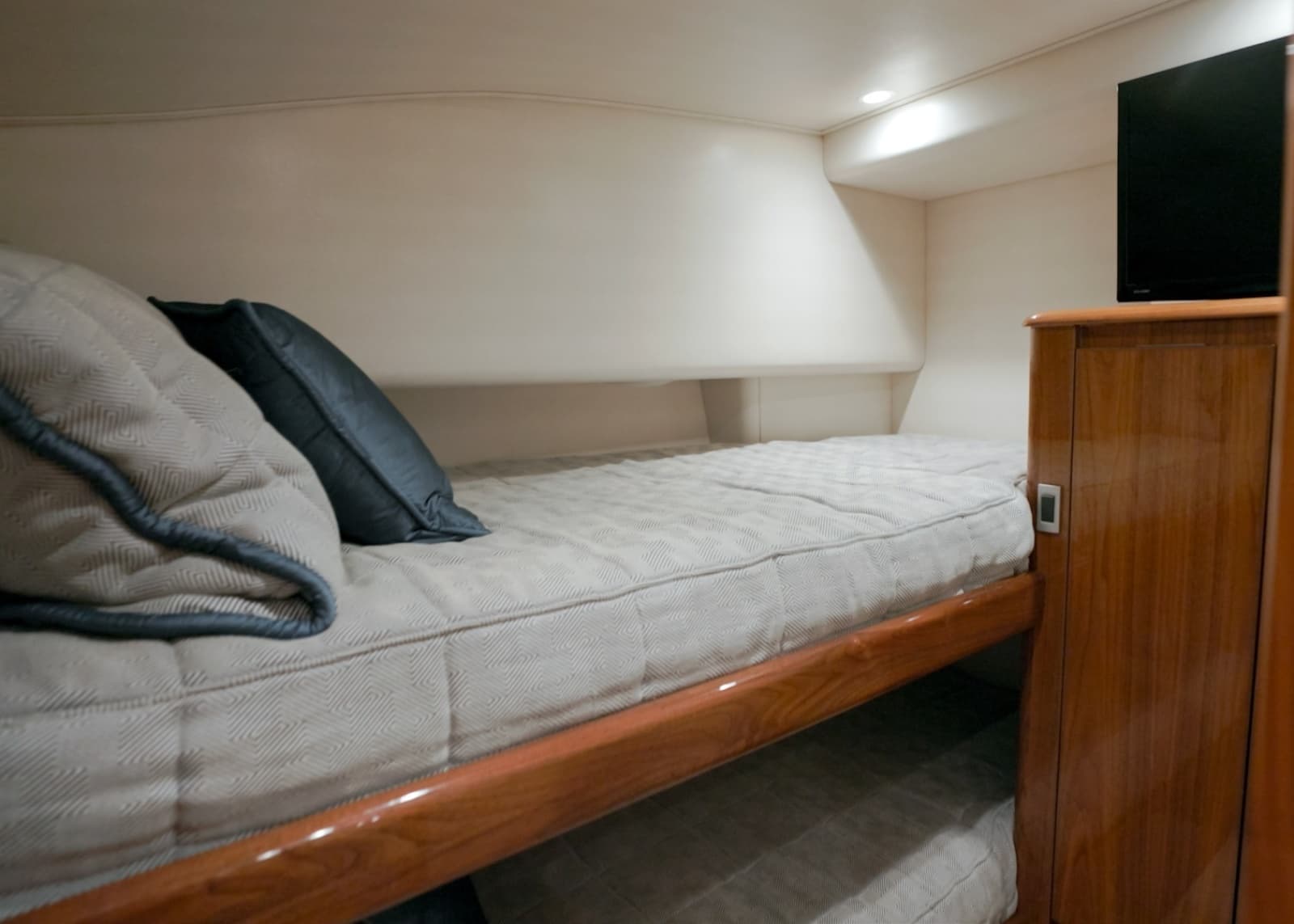 2018 Viking 52 Sport Tower - Photo 43