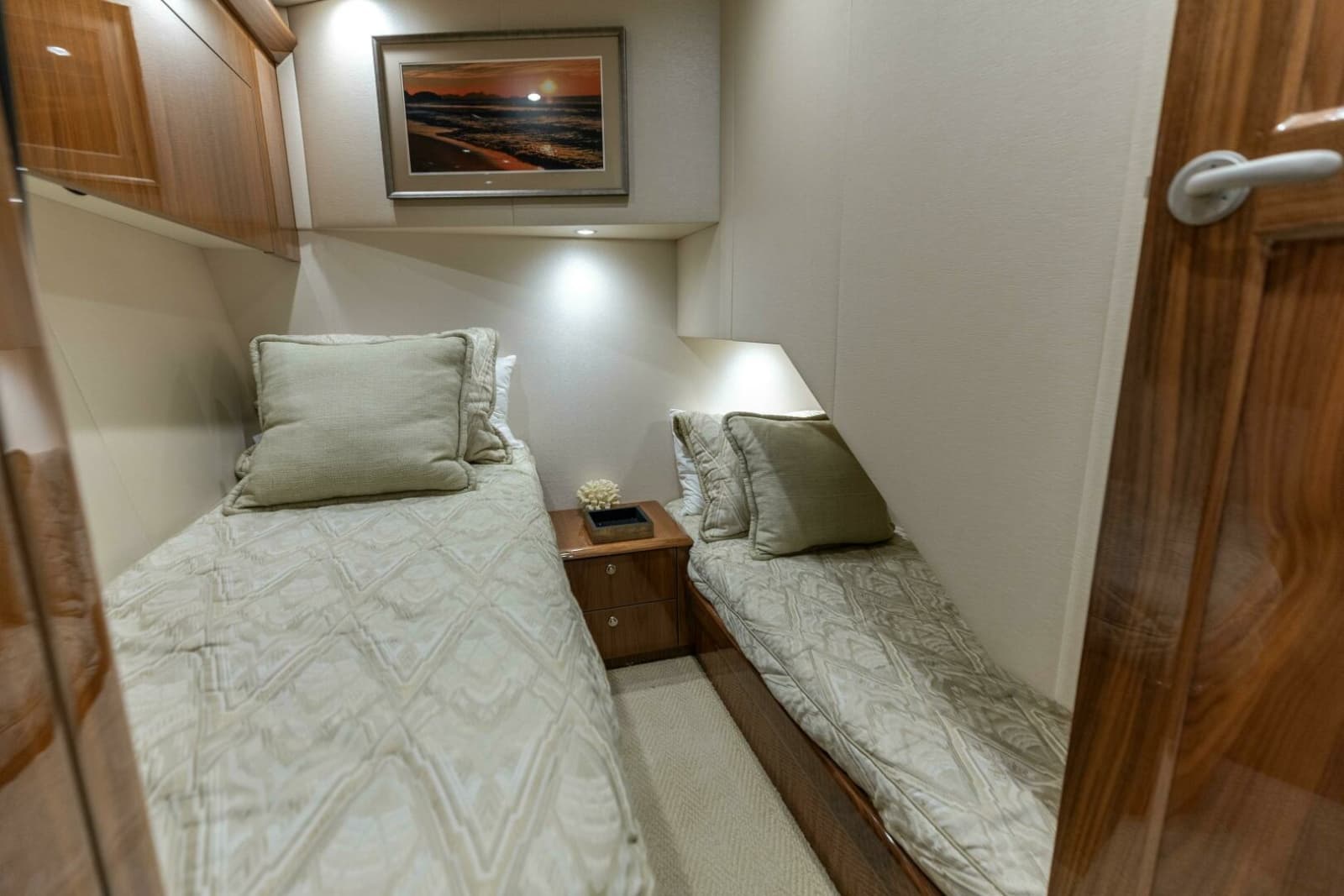 2020 Viking 62 Convertible - Photo 20
