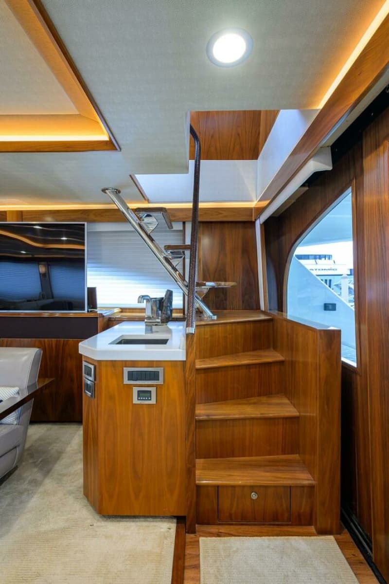 2017 Viking 92 Enclosed Bridge - Photo 36