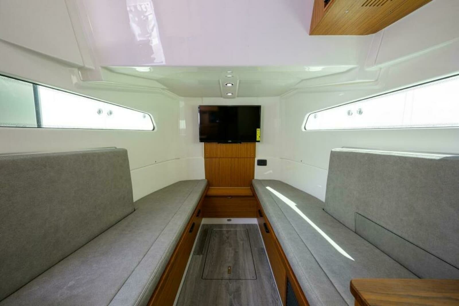 2021 Solace Center Console - Photo 2