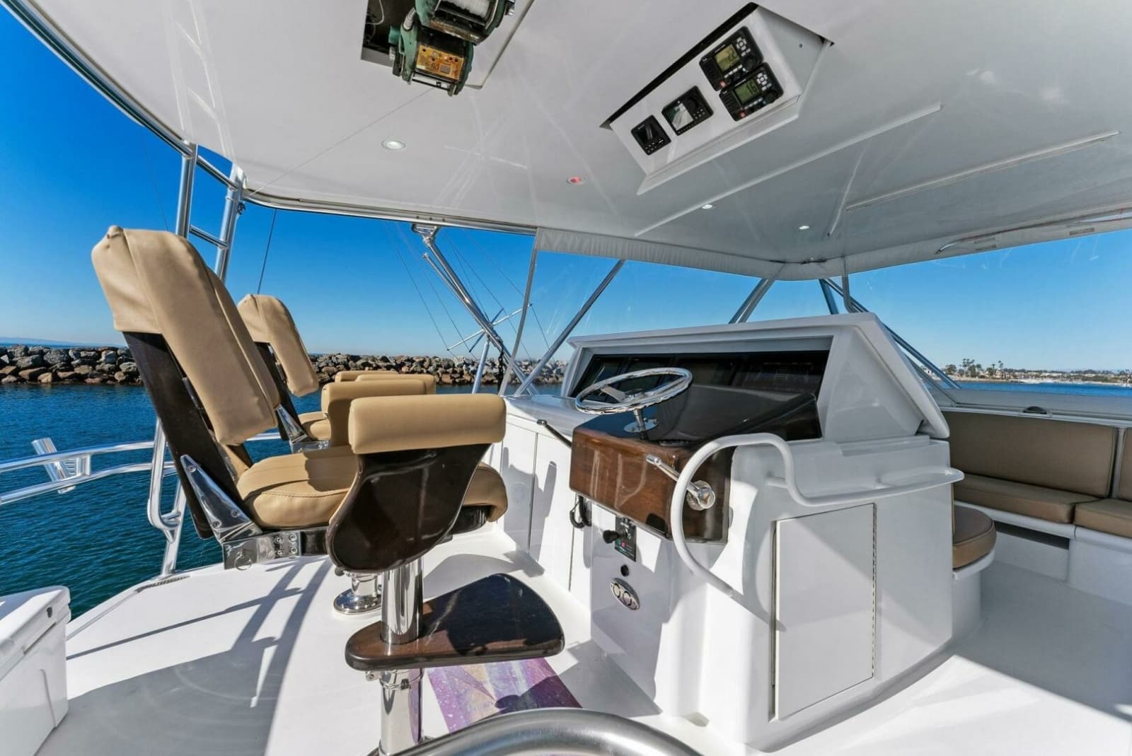 2007 Hatteras 64 Convertible - Photo 35
