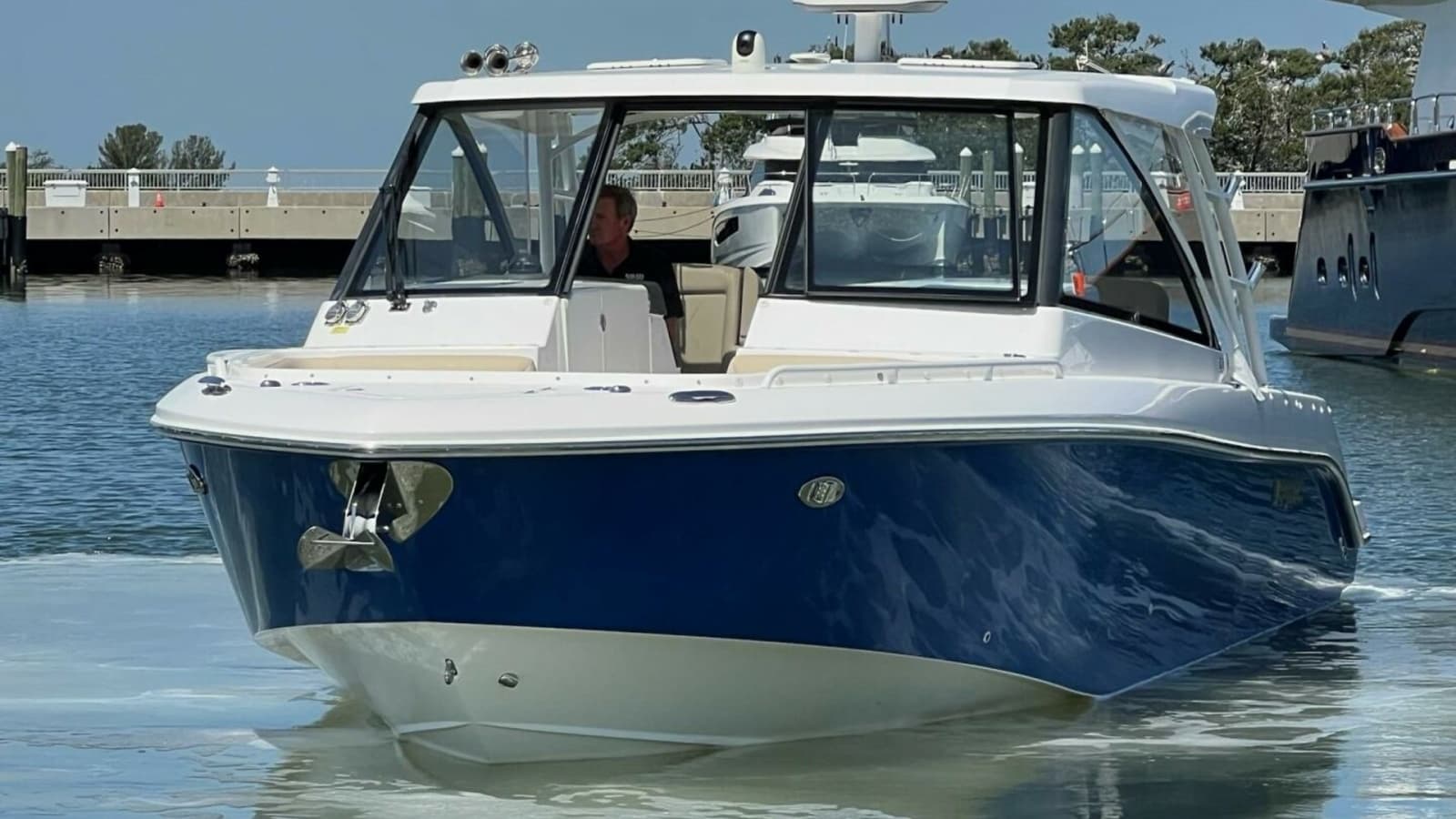 2019 Everglades 340 Dual Console - Photo 36