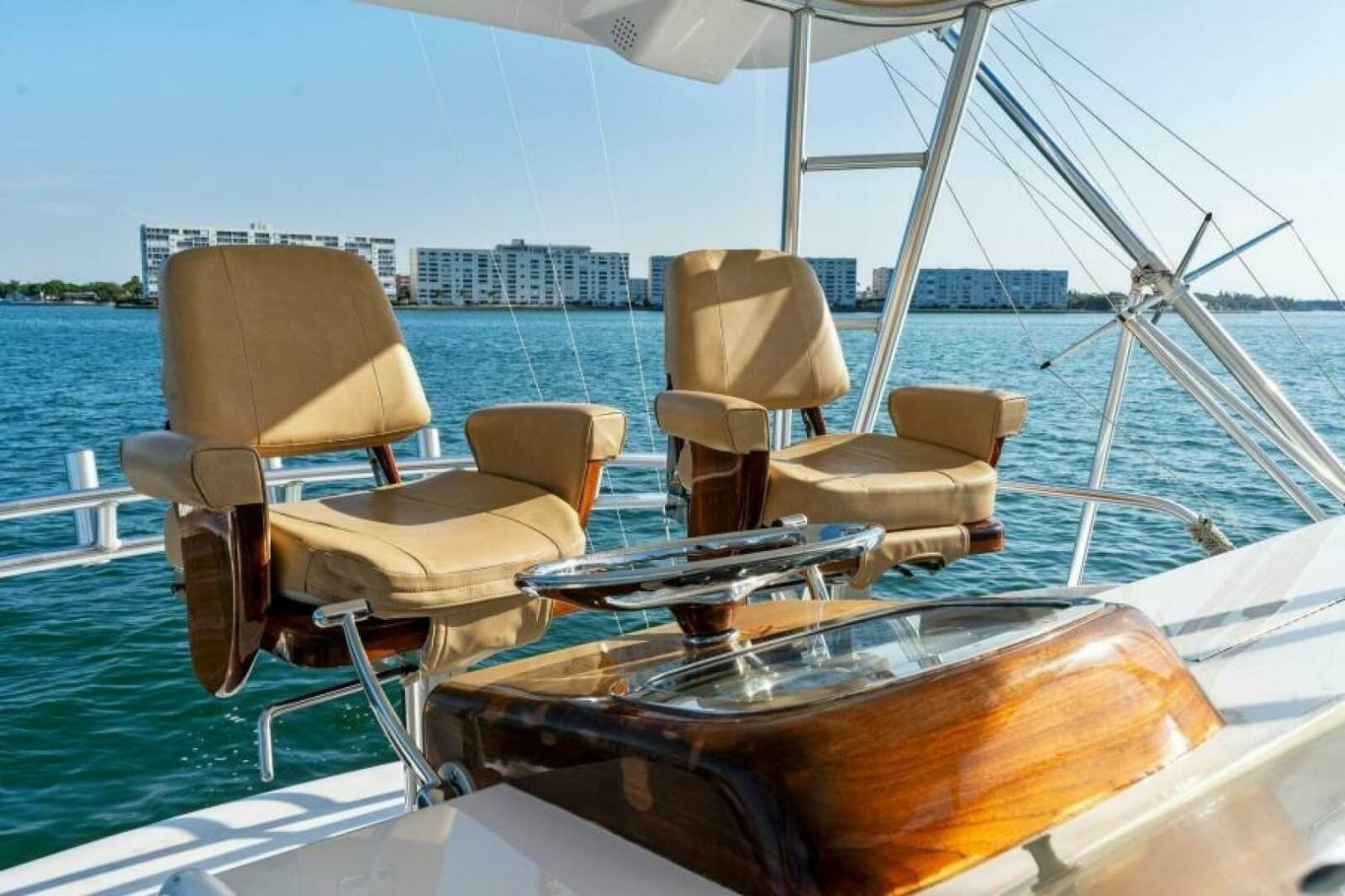 2003 Viking 48 Convertible - Photo 38
