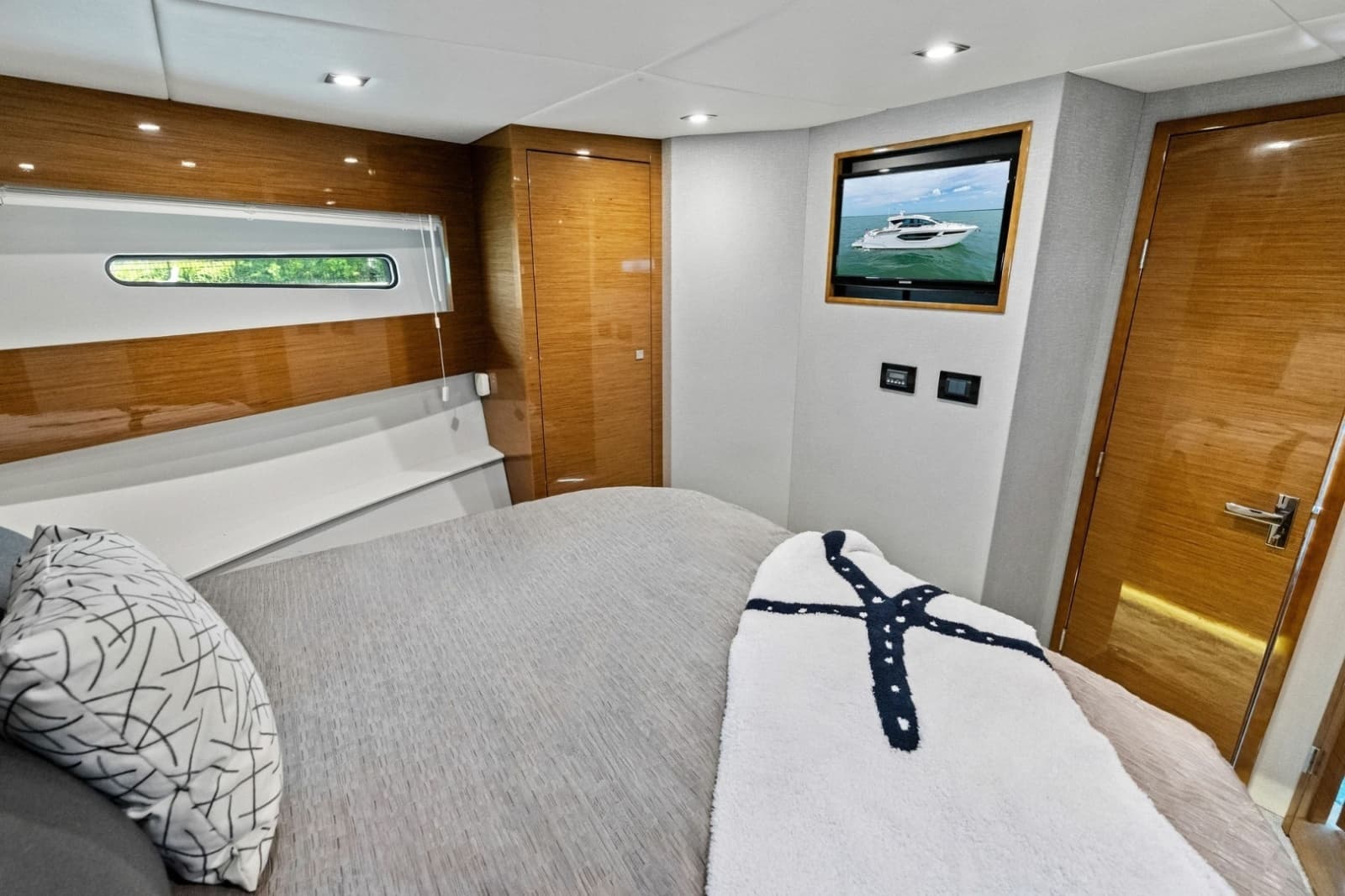 2019 Cruisers Yachts 42 Cantius - Photo 5