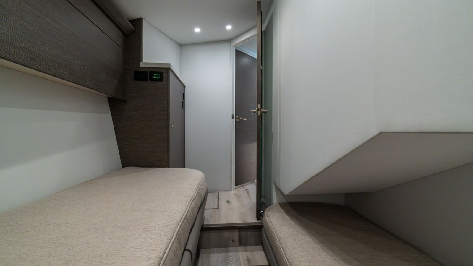 2024 Viking 64 Convertible - Photo 20