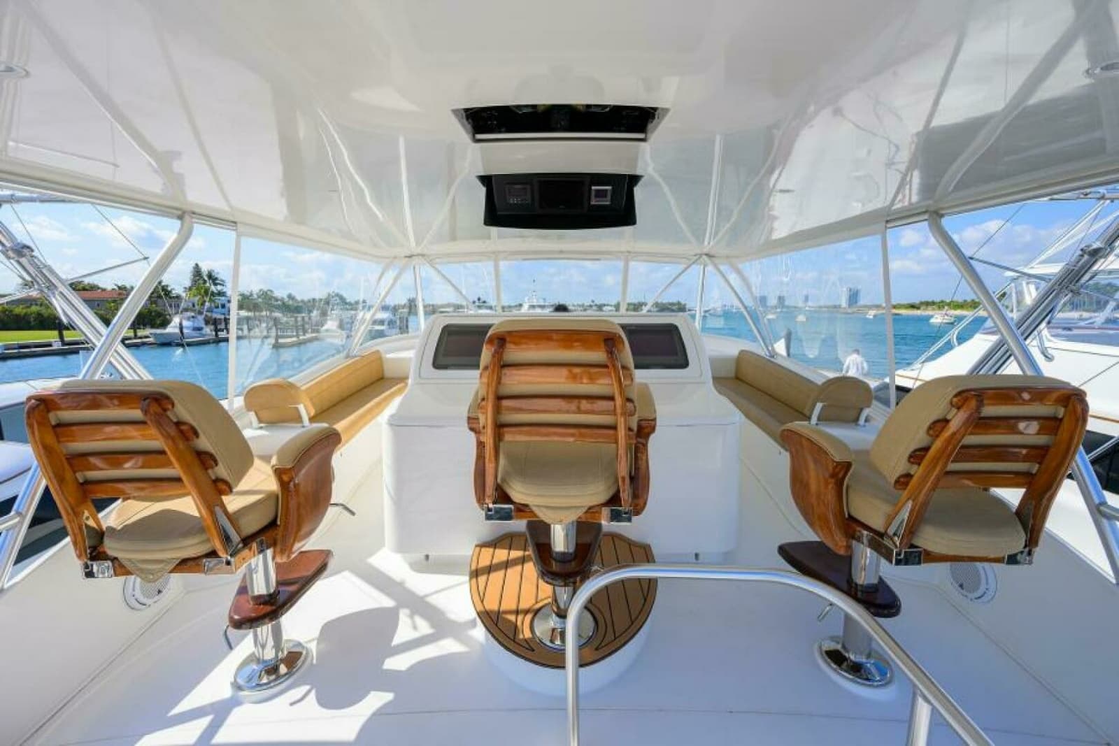 2013 Viking 82 Convertible - Photo 37