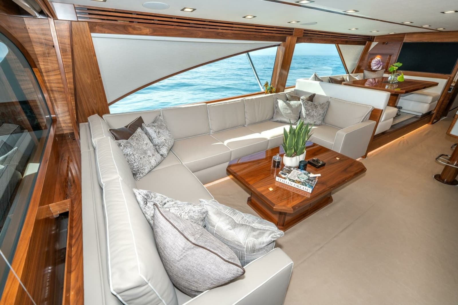 2025 Viking 90C - Photo 17