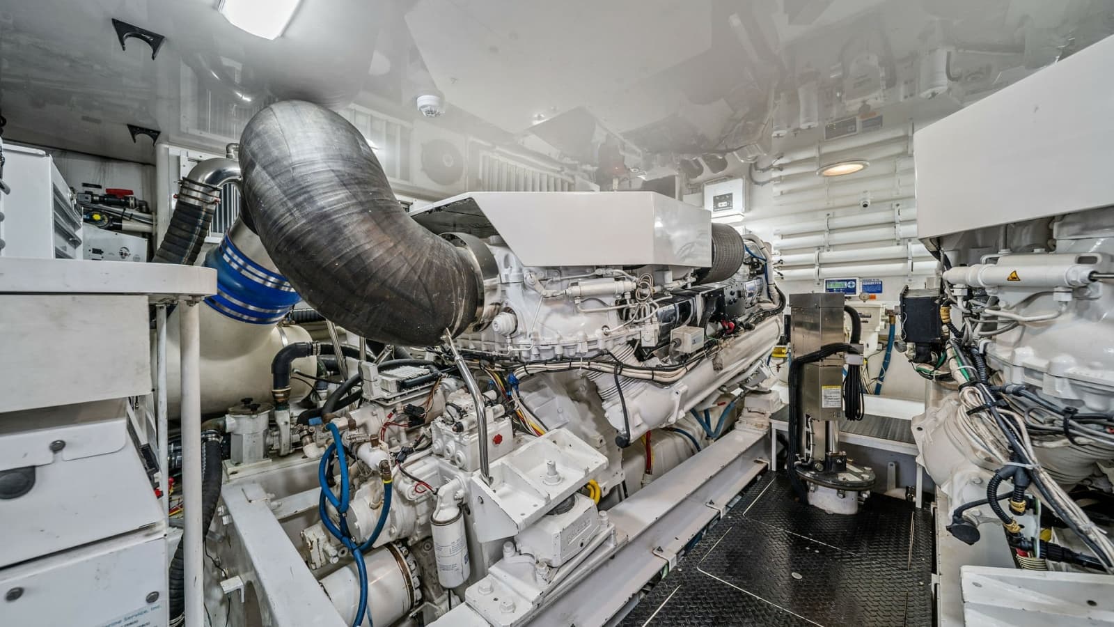 2015 Viking 70 Convertible  - Photo 67
