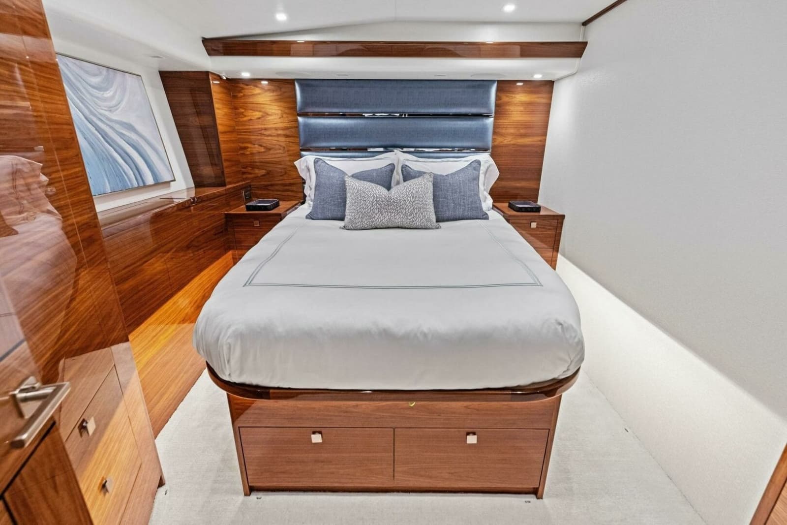 2026 Viking 82 Convertible - Photo 115