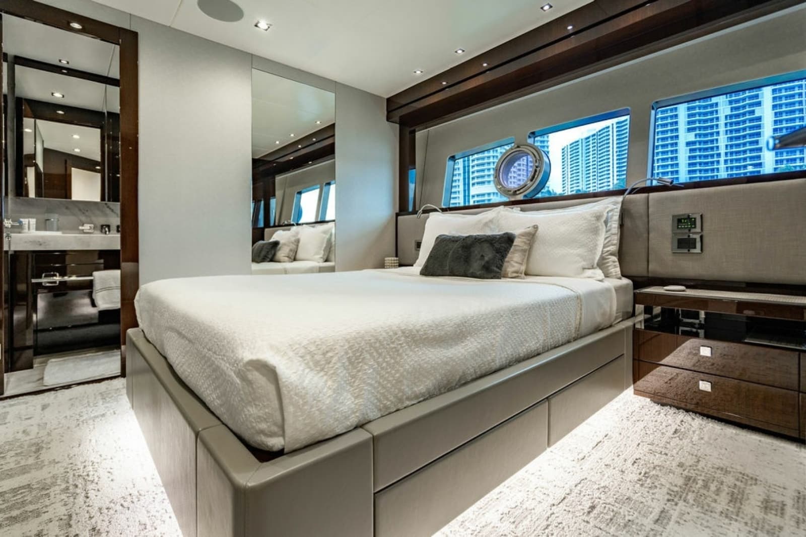 2019 Sunseeker 95 Motor Yacht - Photo 69