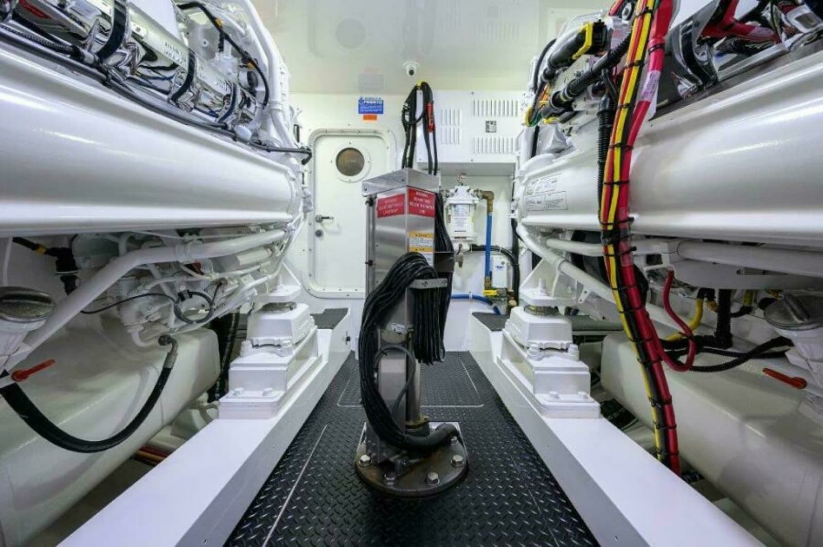 2020 Viking 72 Convertible - Photo 43