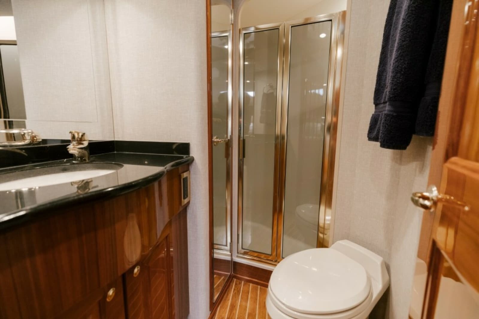 2006 Viking 74 Enclosed Bridge - Photo 15