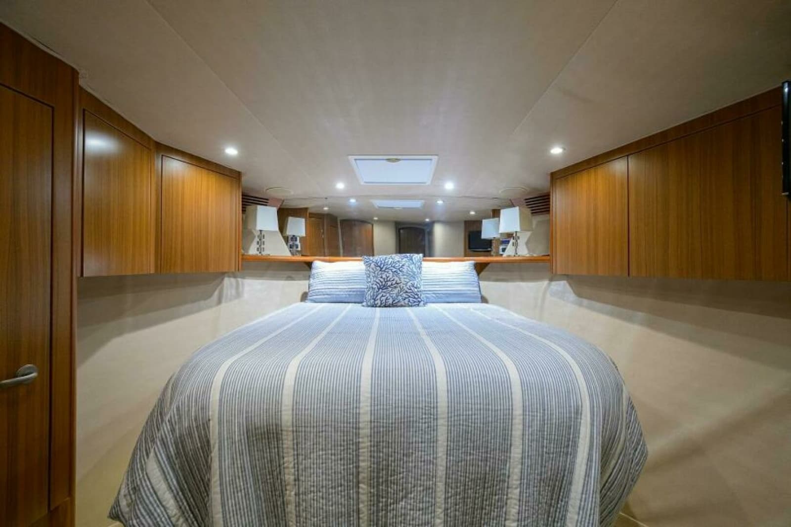 2008 Viking 60 Convertible - Photo 40