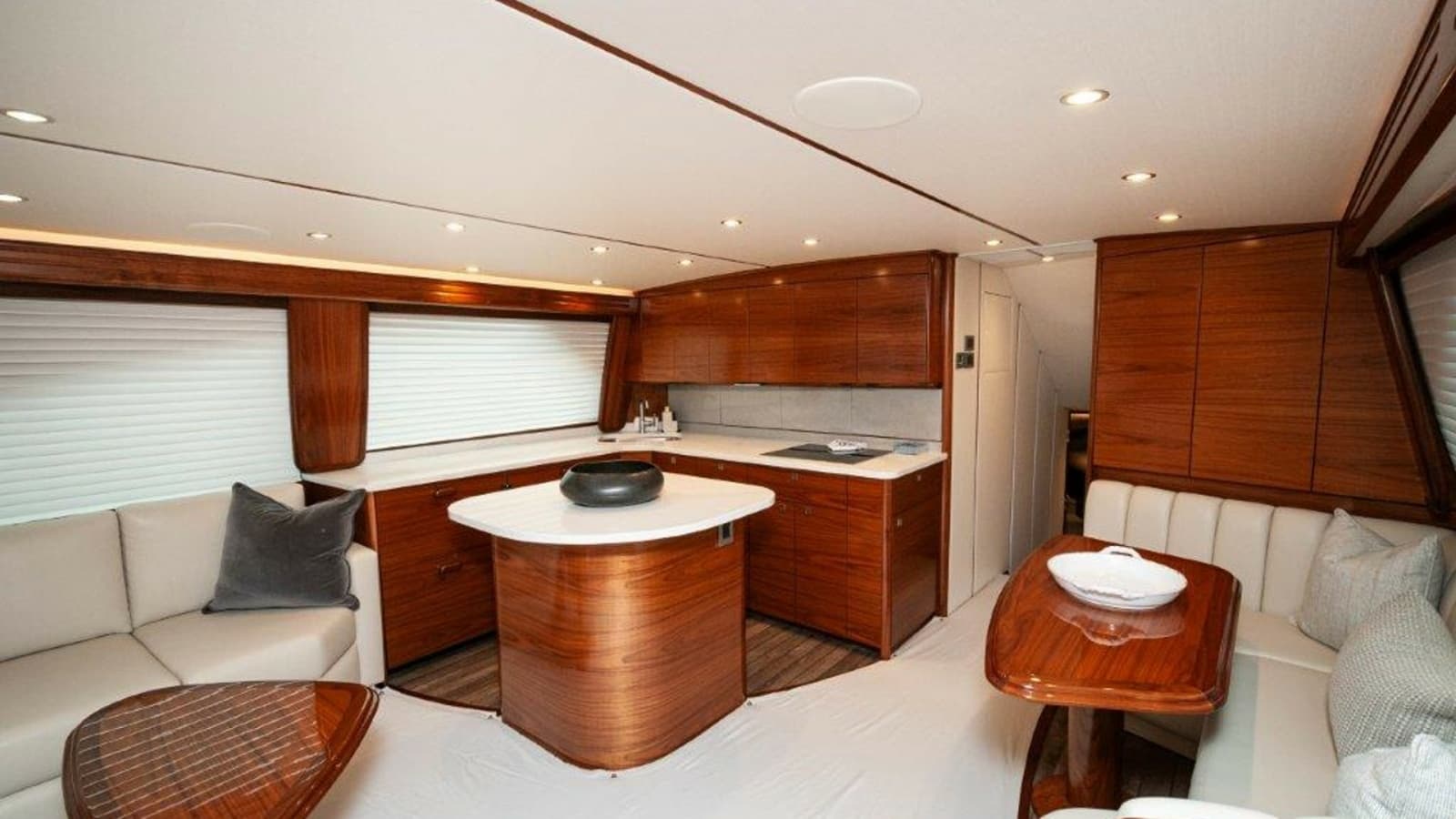 2025 Viking 58 Convertible - Photo 10