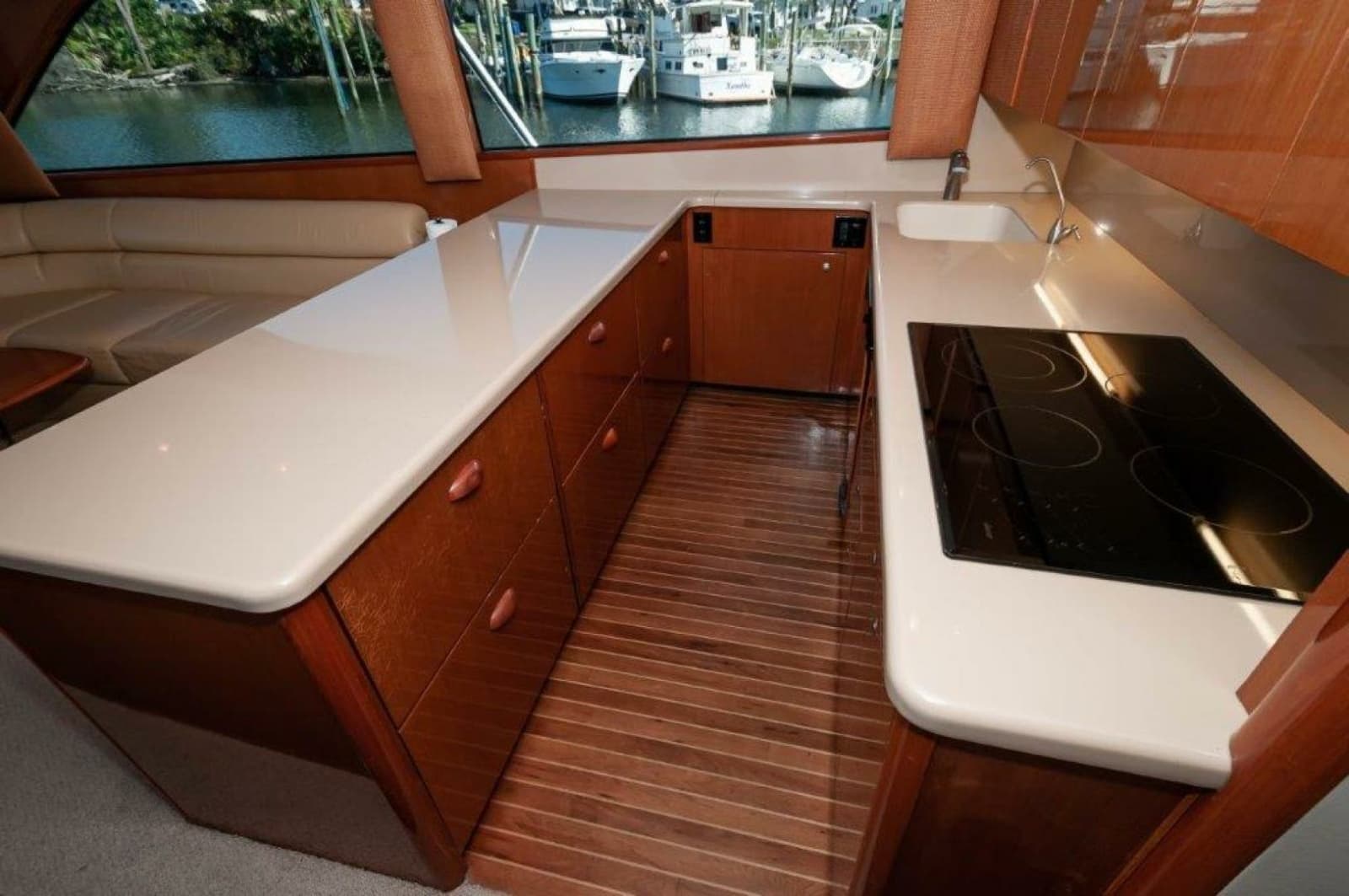 2001 Viking 61 Convertible - Photo 8