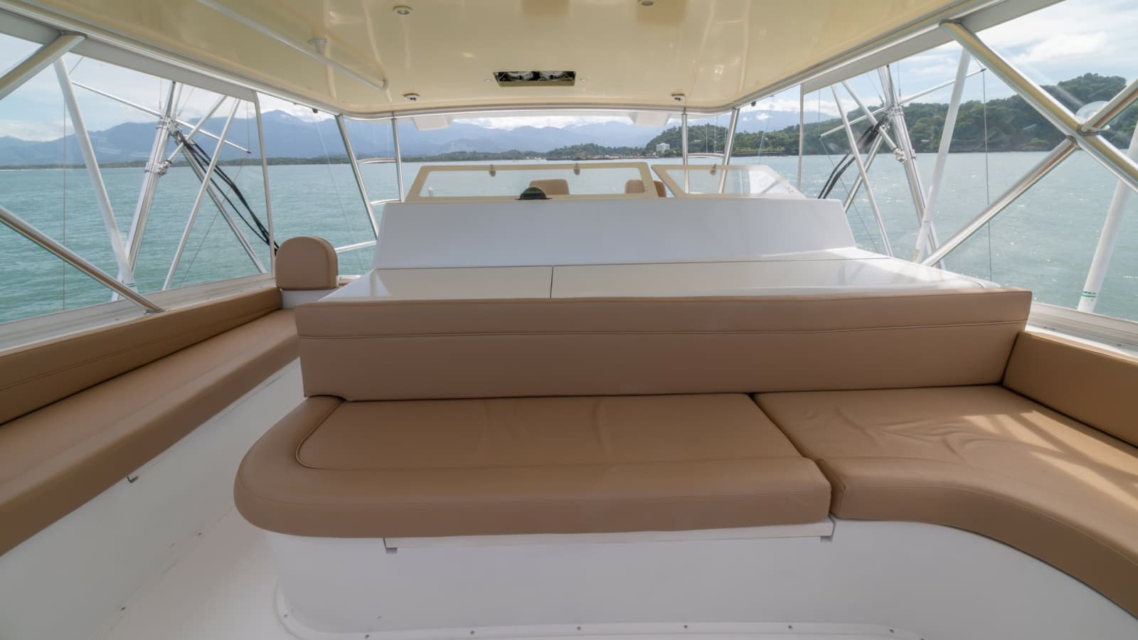 2002 Viking 61 Convertible - Photo 62