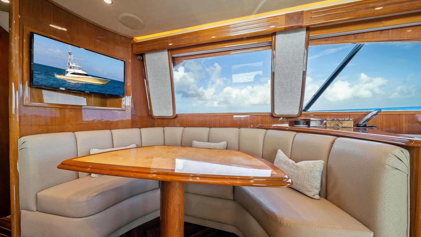 2015 Viking 70 Convertible  - Photo 9