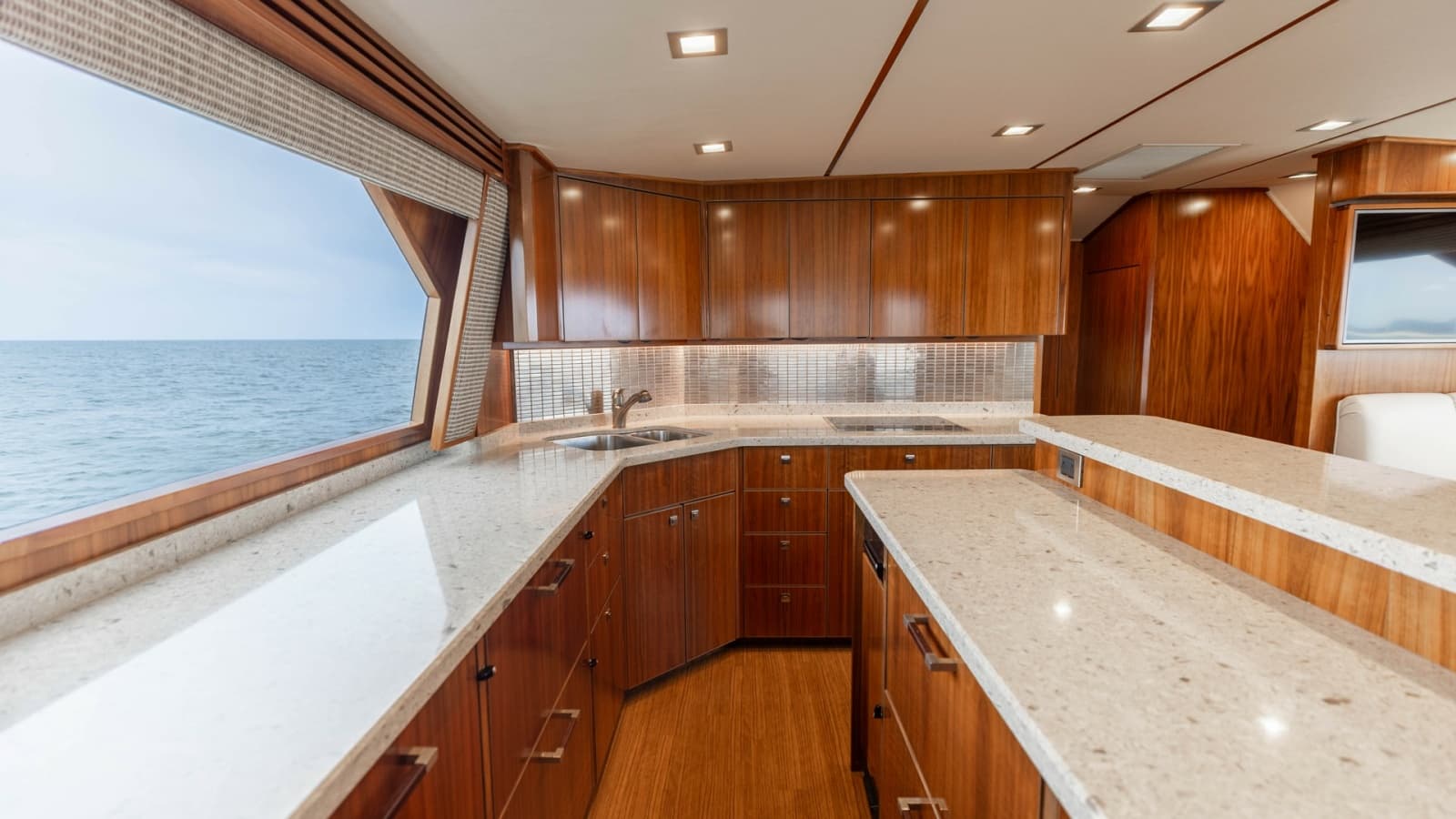 2018 Viking 72 Convertible - Photo 10