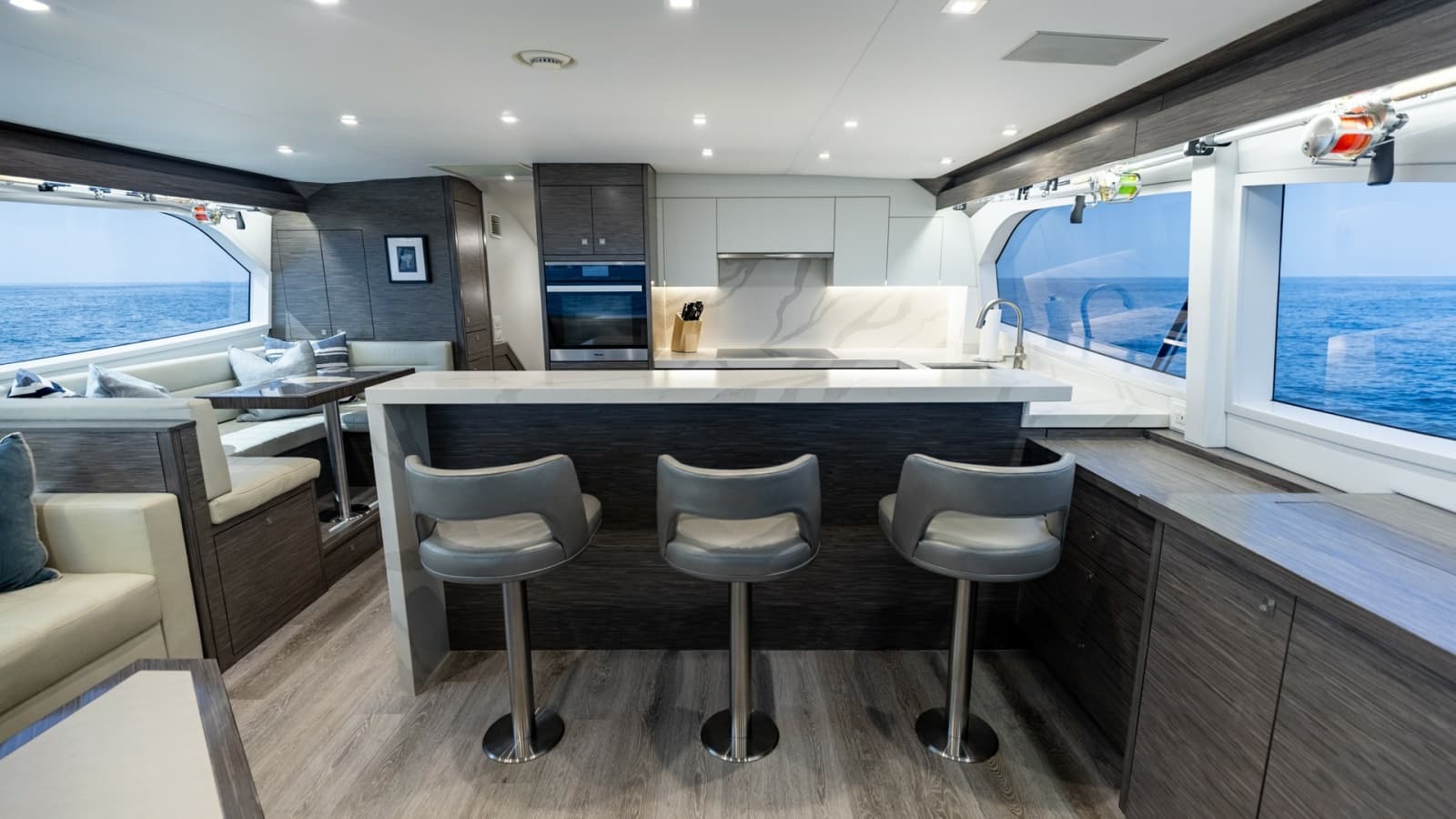2021 Hatteras 65 GT - Photo 12