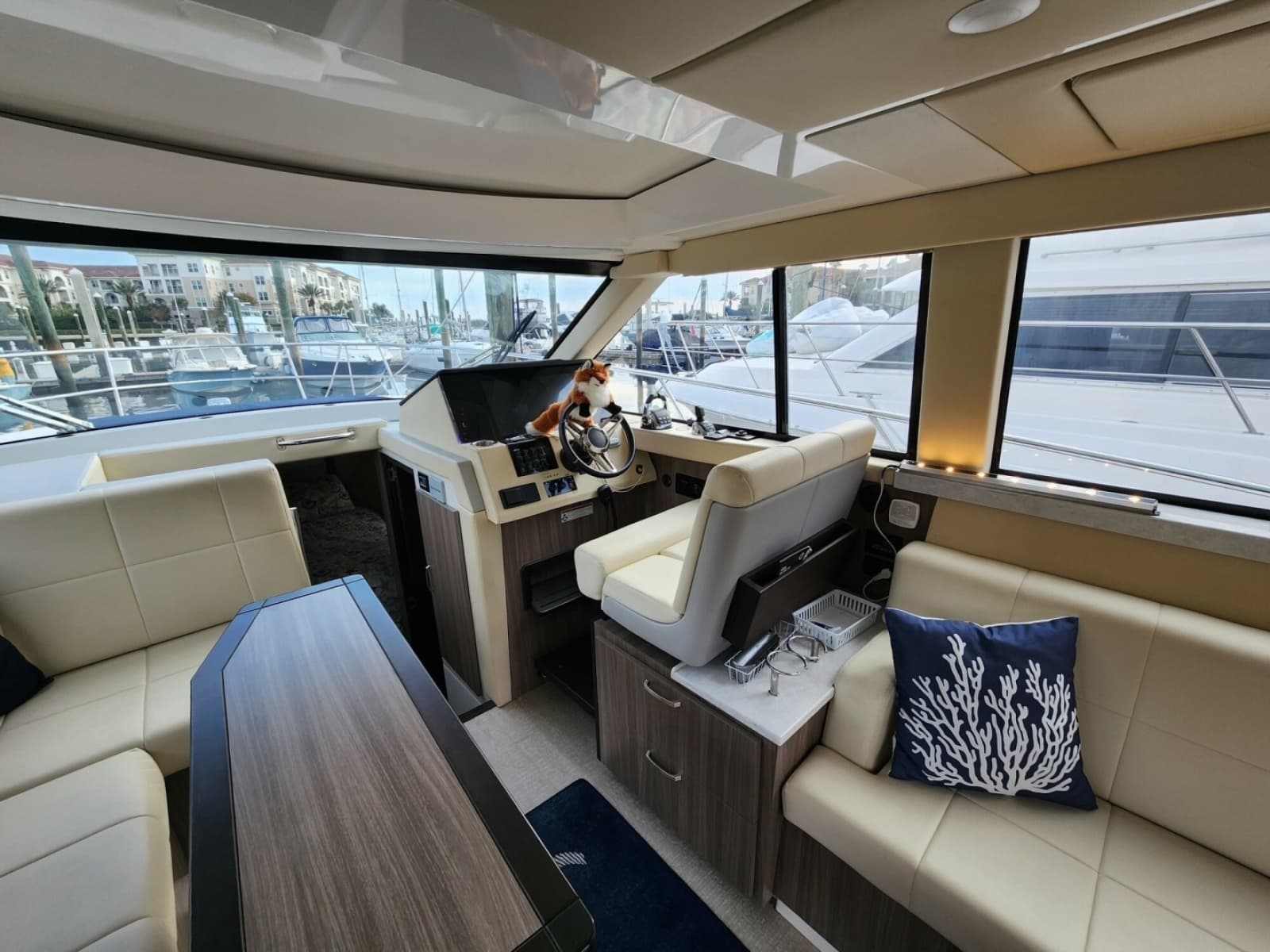 2022 Regal 38 Grand Coupe - Photo 14
