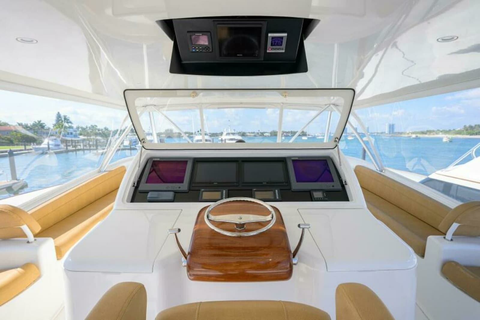 2013 Viking 82 Convertible - Photo 39
