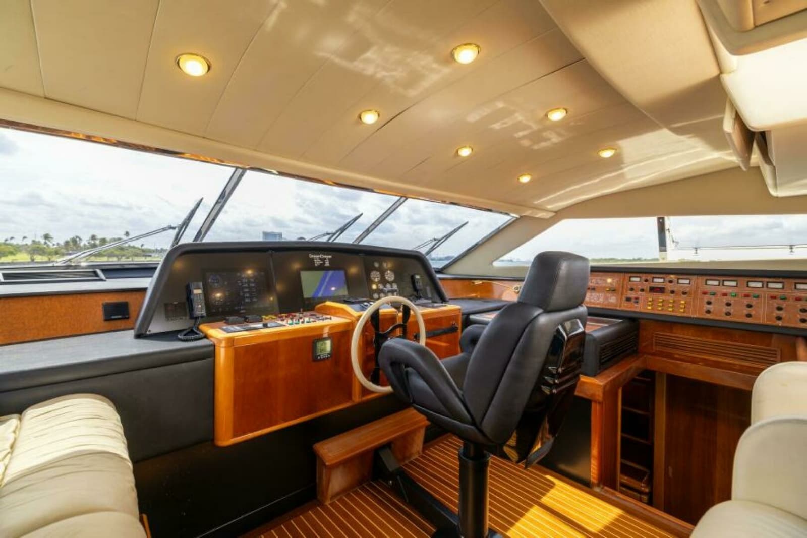 2001 Ferretti Yachts 94 Raised Pilothouse - Photo 32