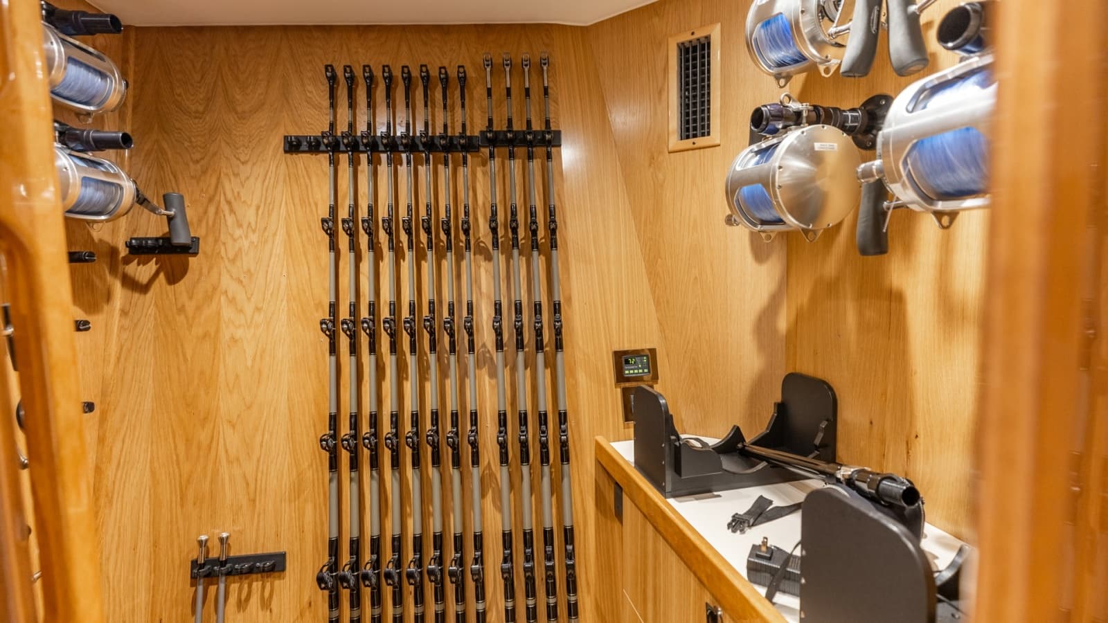 2025 Viking 74 Convertible - Photo 28