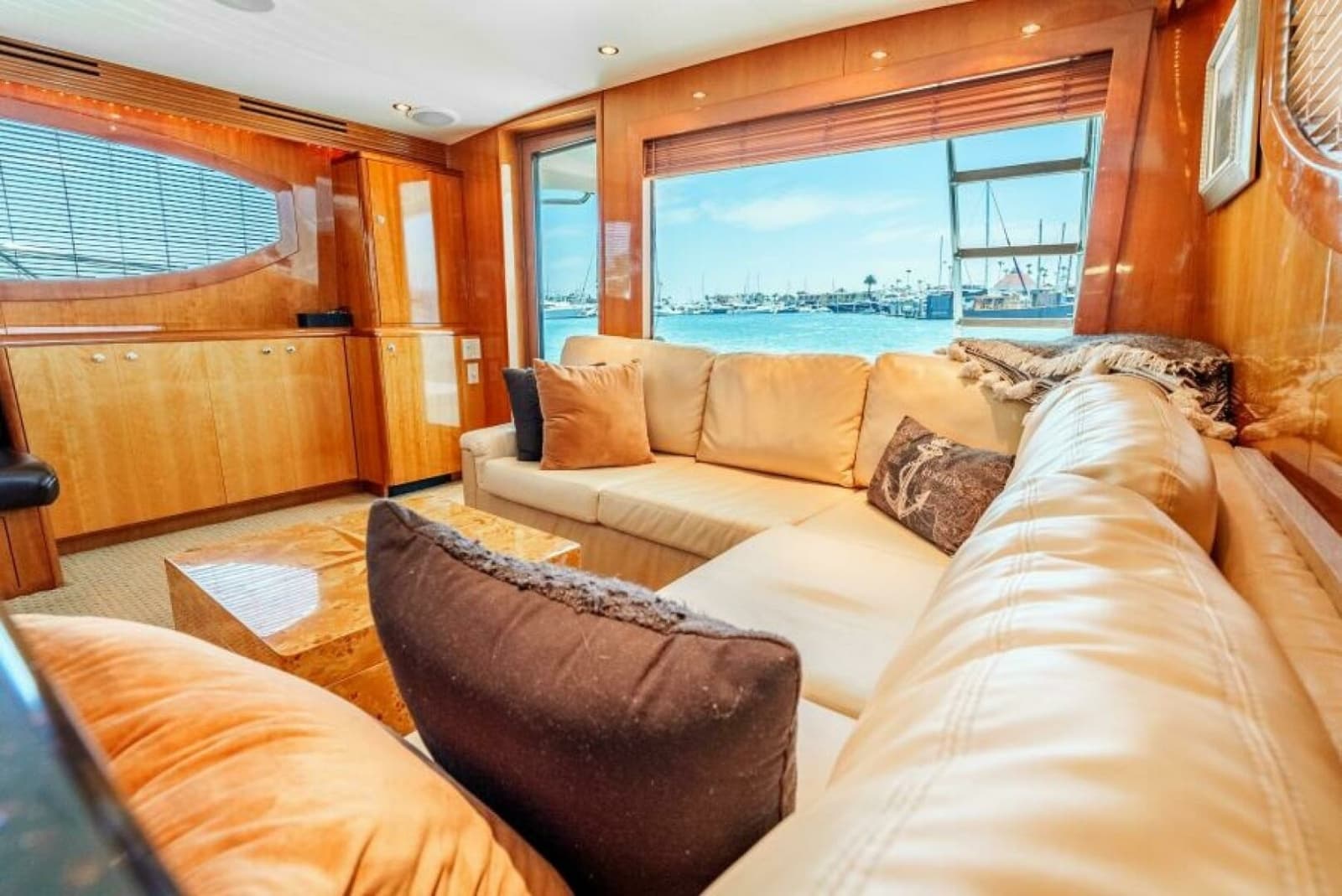 2004 Hatteras 54 Convertible - Photo 8