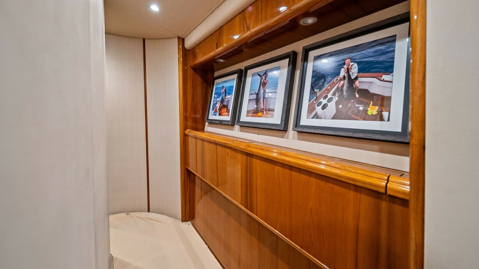 2015 Viking 70 Convertible  - Photo 20