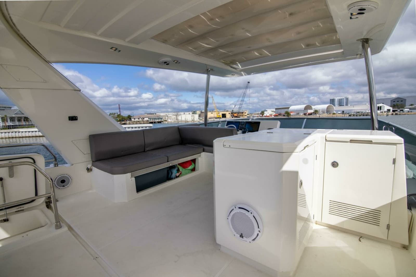 2018 Prestige 680 Flybridge - Photo 43