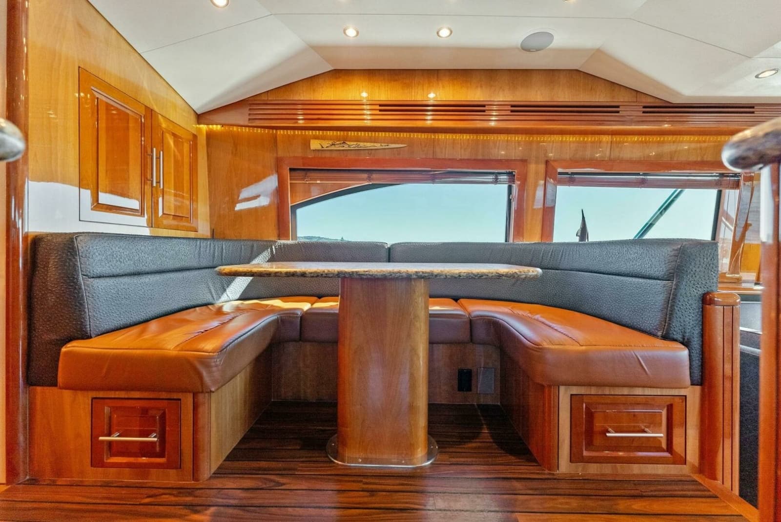 2007 Hatteras 64 Convertible - Photo 13