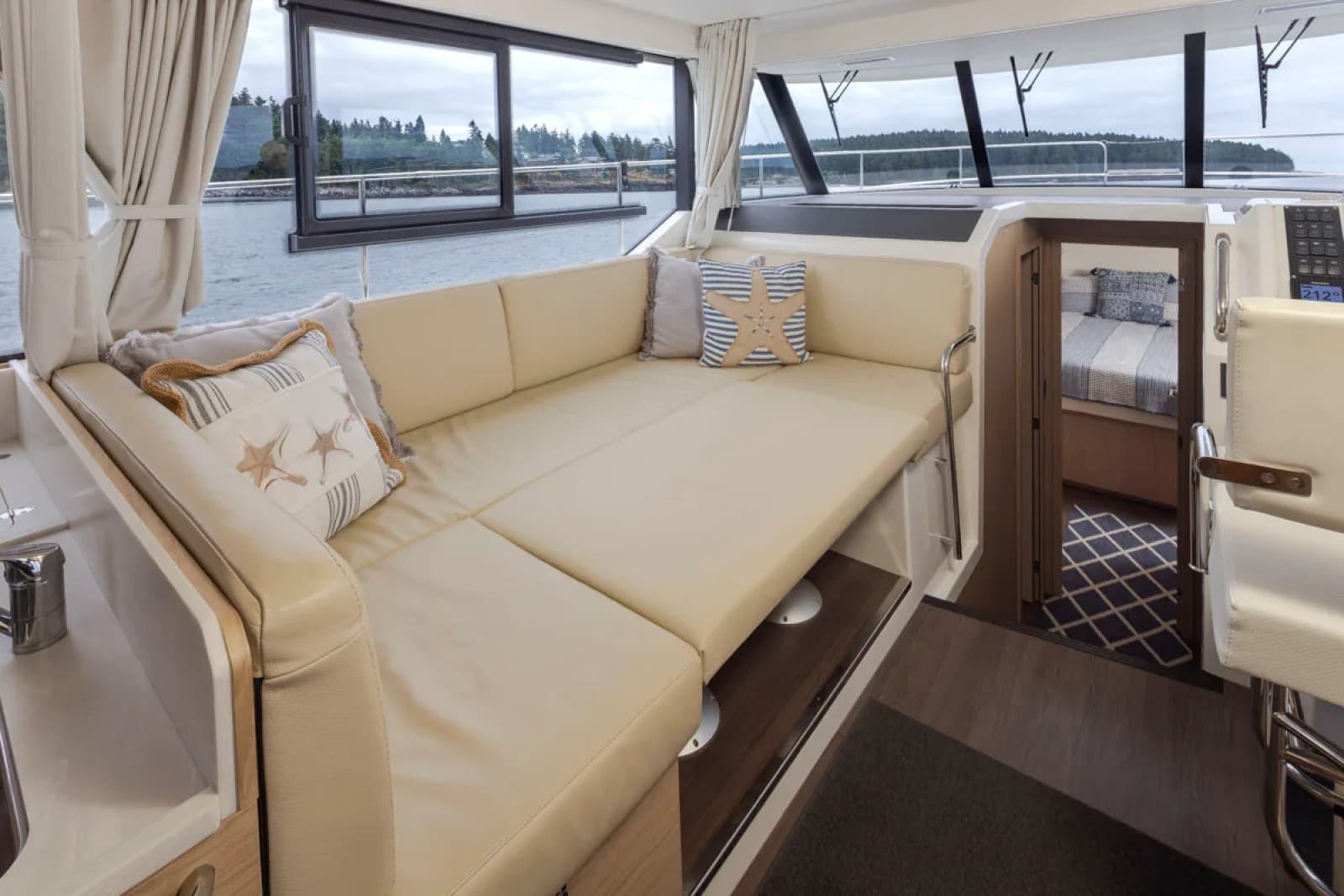 2022 Beneteau Swift Trawler 41 - Photo 20