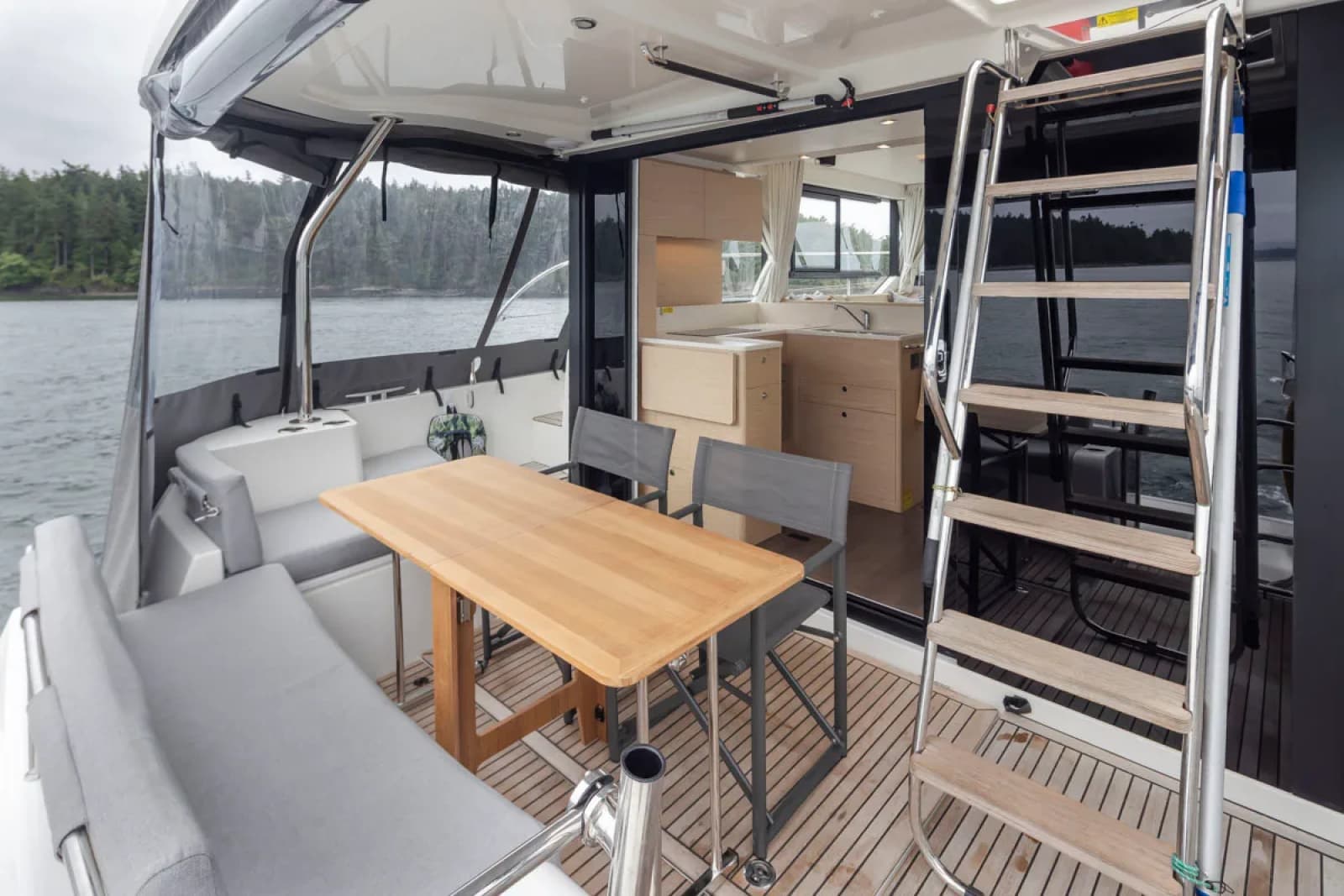 2022 Beneteau Swift Trawler 41 - Photo 13
