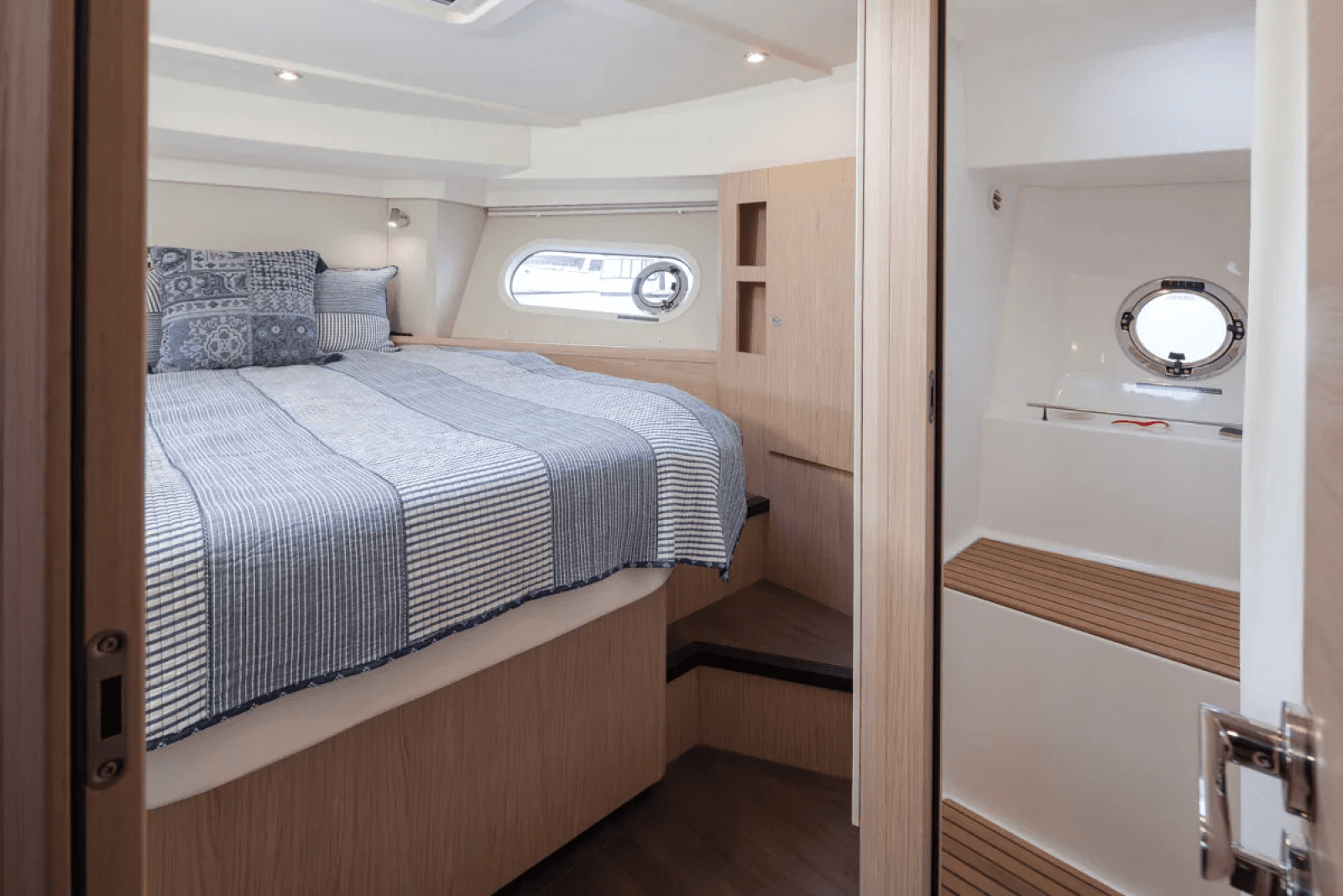 2022 Beneteau Swift Trawler 41 - Photo 30