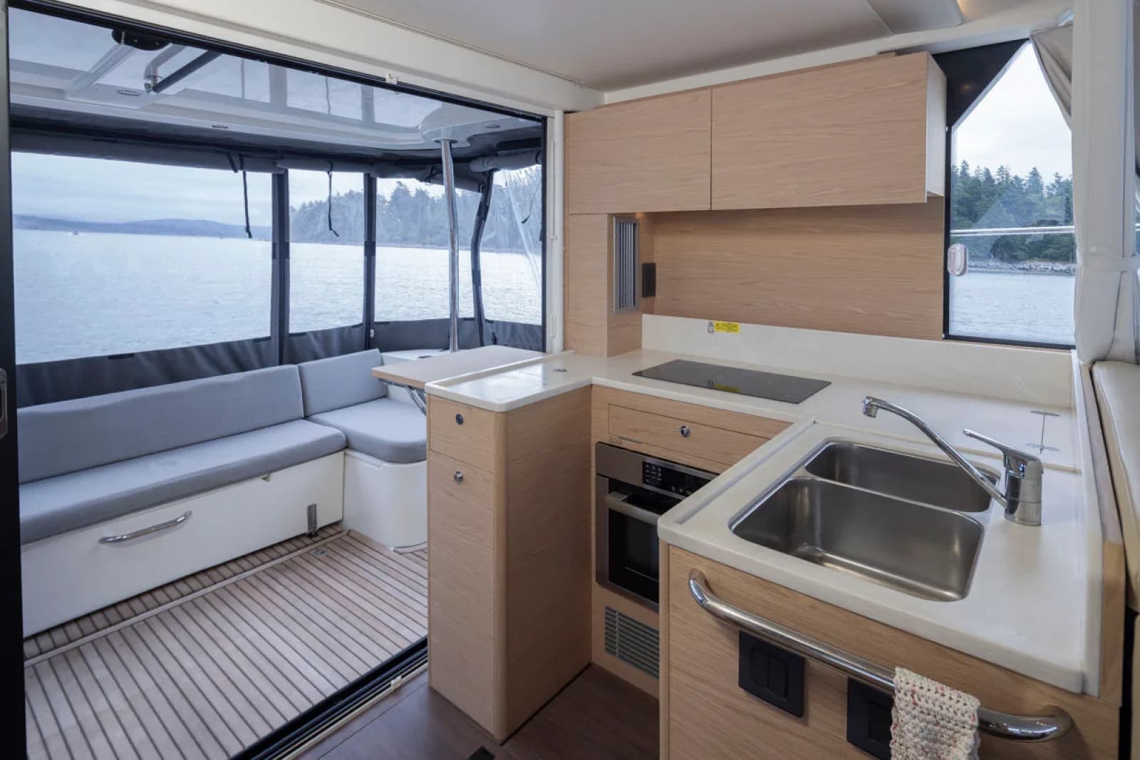 2022 Beneteau Swift Trawler 41 - Photo 15