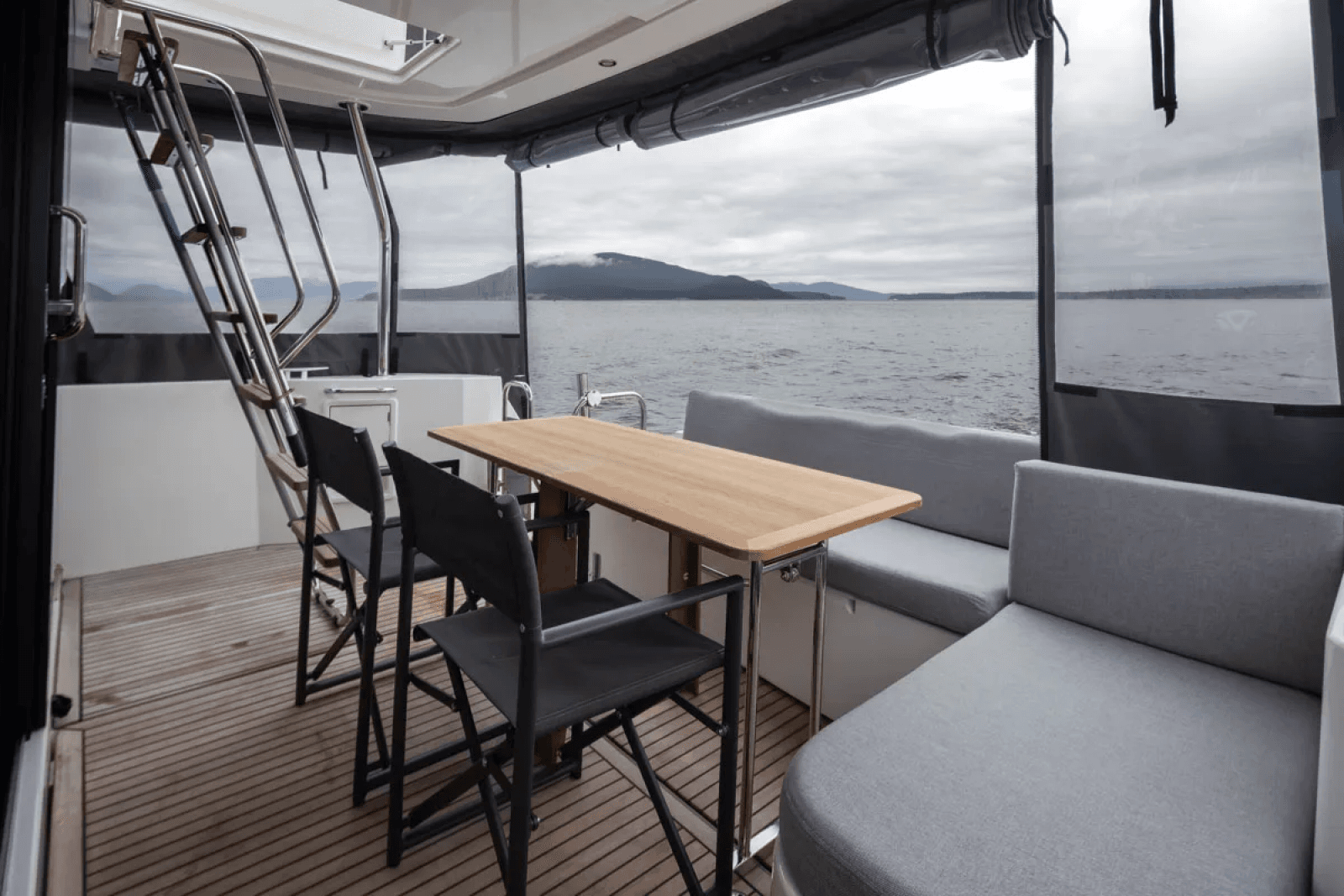 2022 Beneteau Swift Trawler 41 - Photo 12
