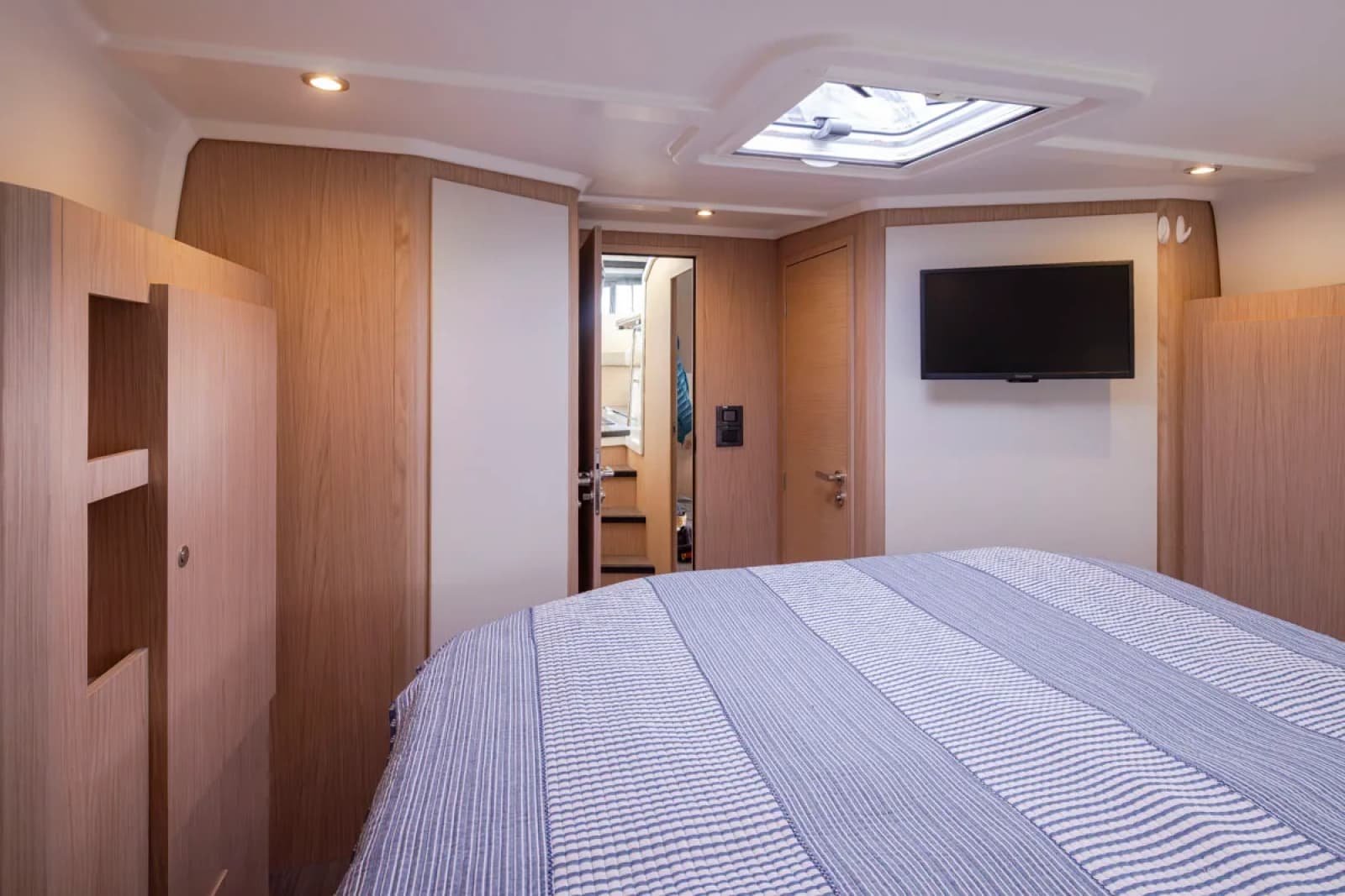 2022 Beneteau Swift Trawler 41 - Photo 26