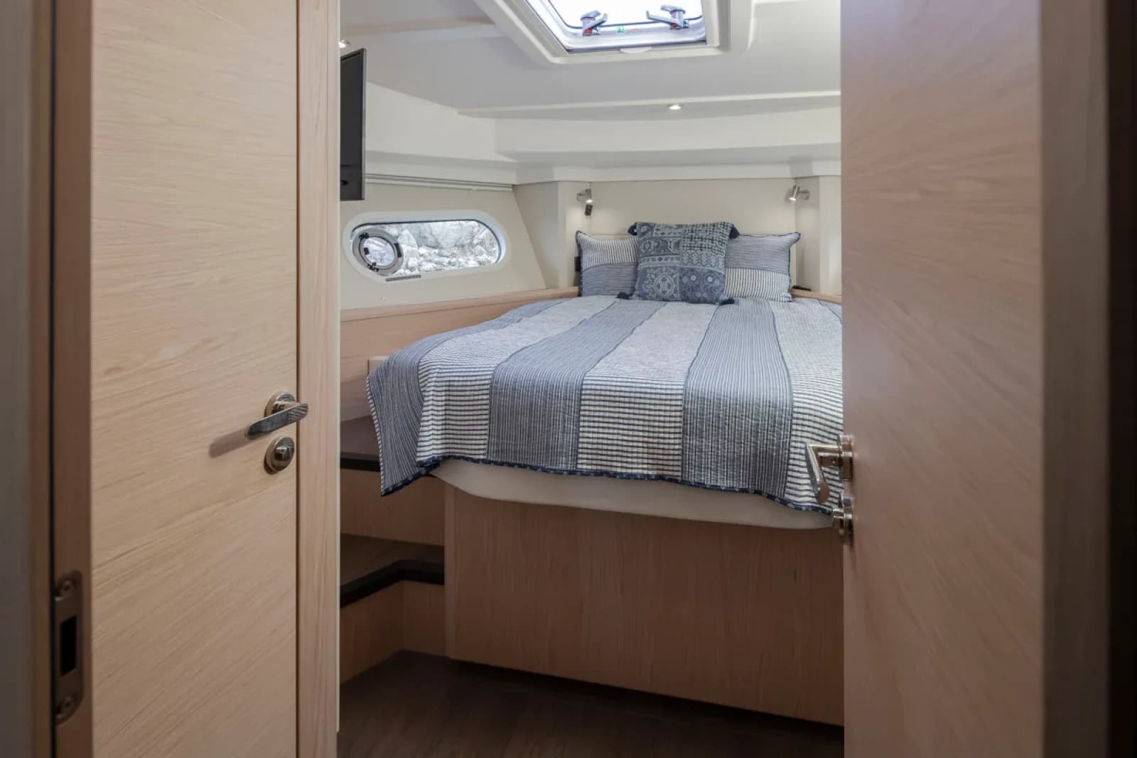 2022 Beneteau Swift Trawler 41 - Photo 25