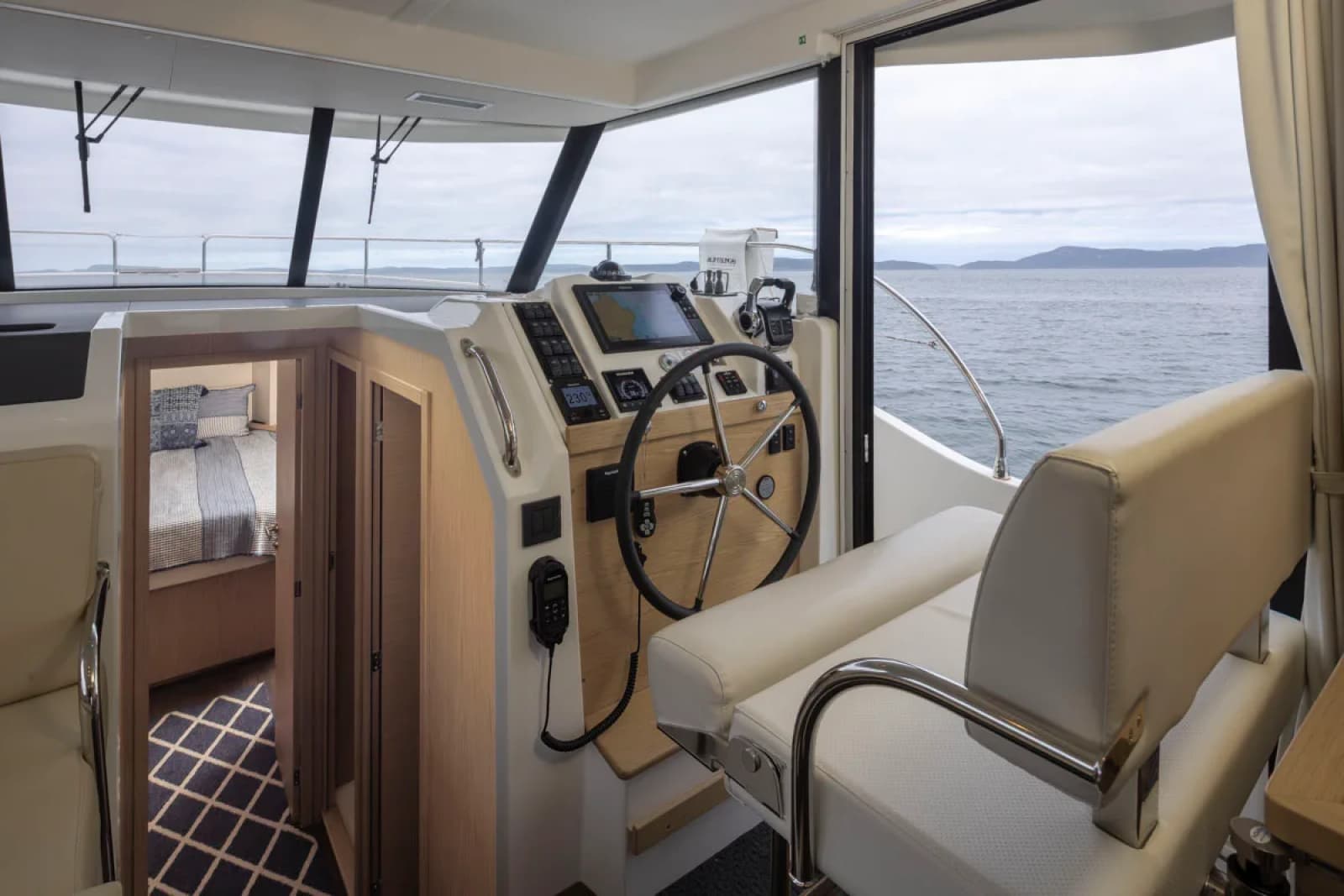 2022 Beneteau Swift Trawler 41 - Photo 22