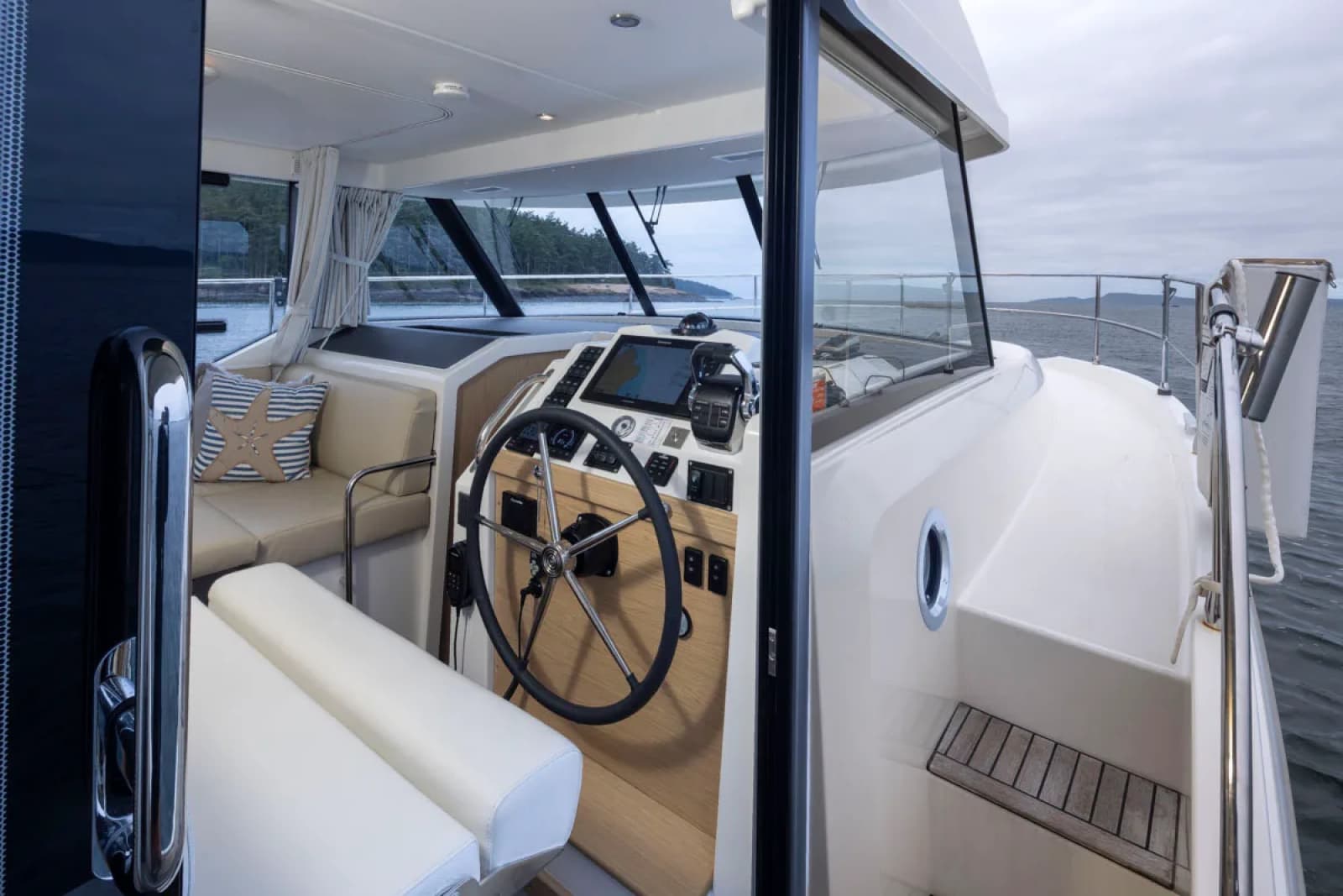 2022 Beneteau Swift Trawler 41 - Photo 23
