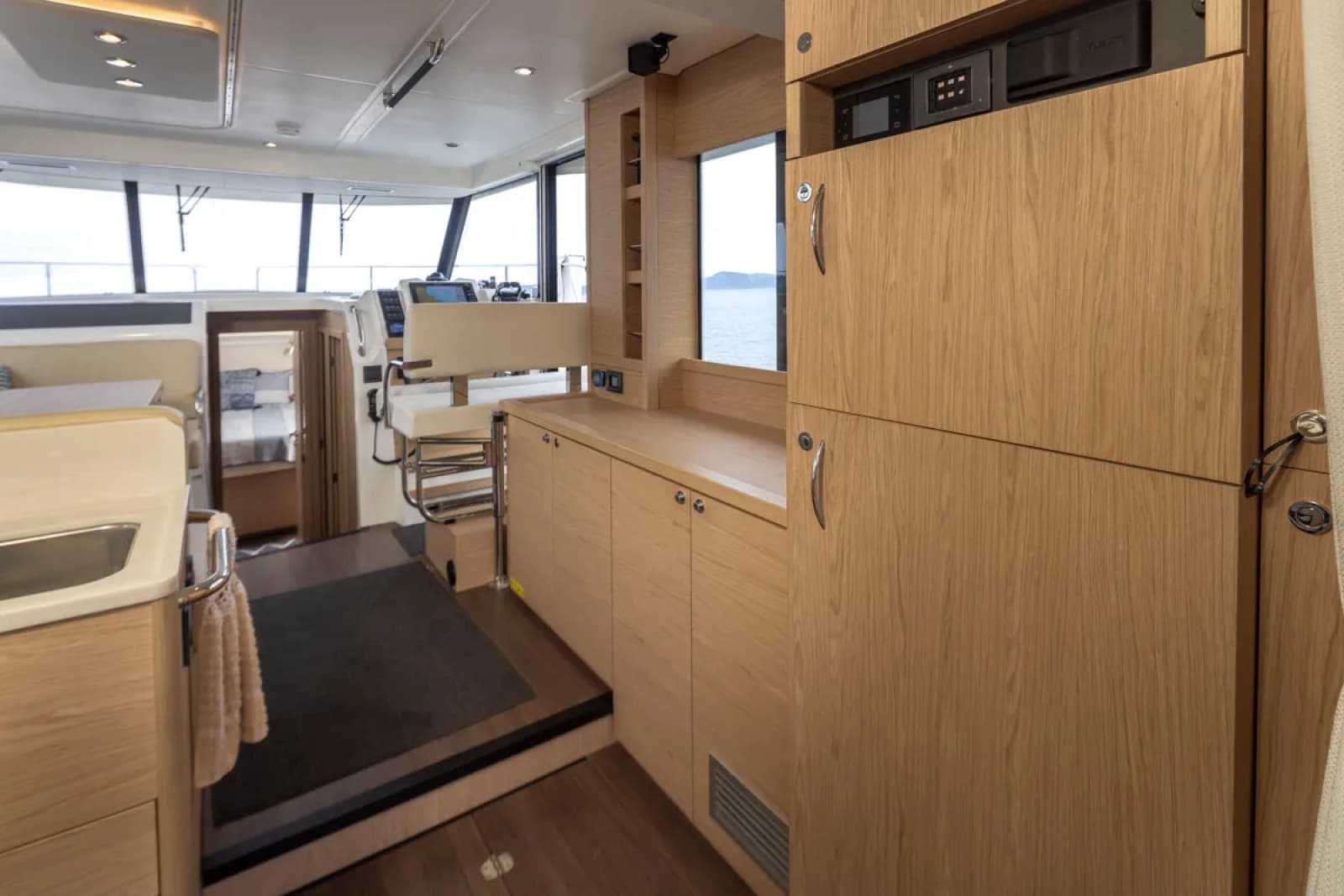 2022 Beneteau Swift Trawler 41 - Photo 16