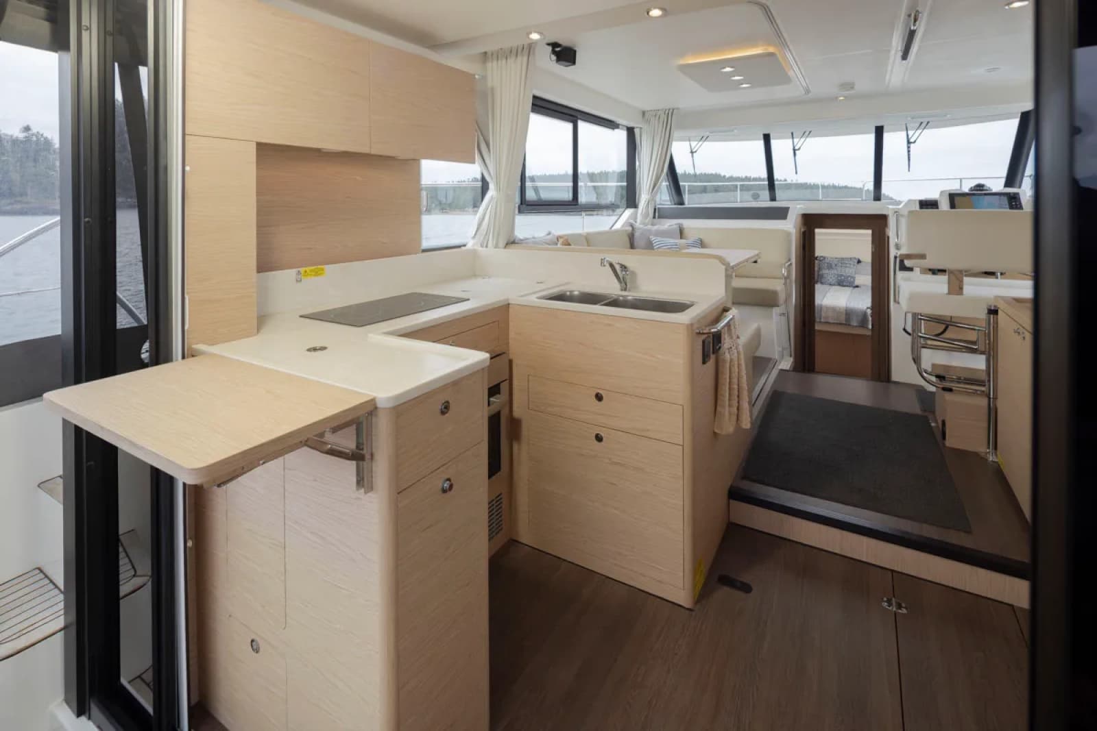 2022 Beneteau Swift Trawler 41 - Photo 14