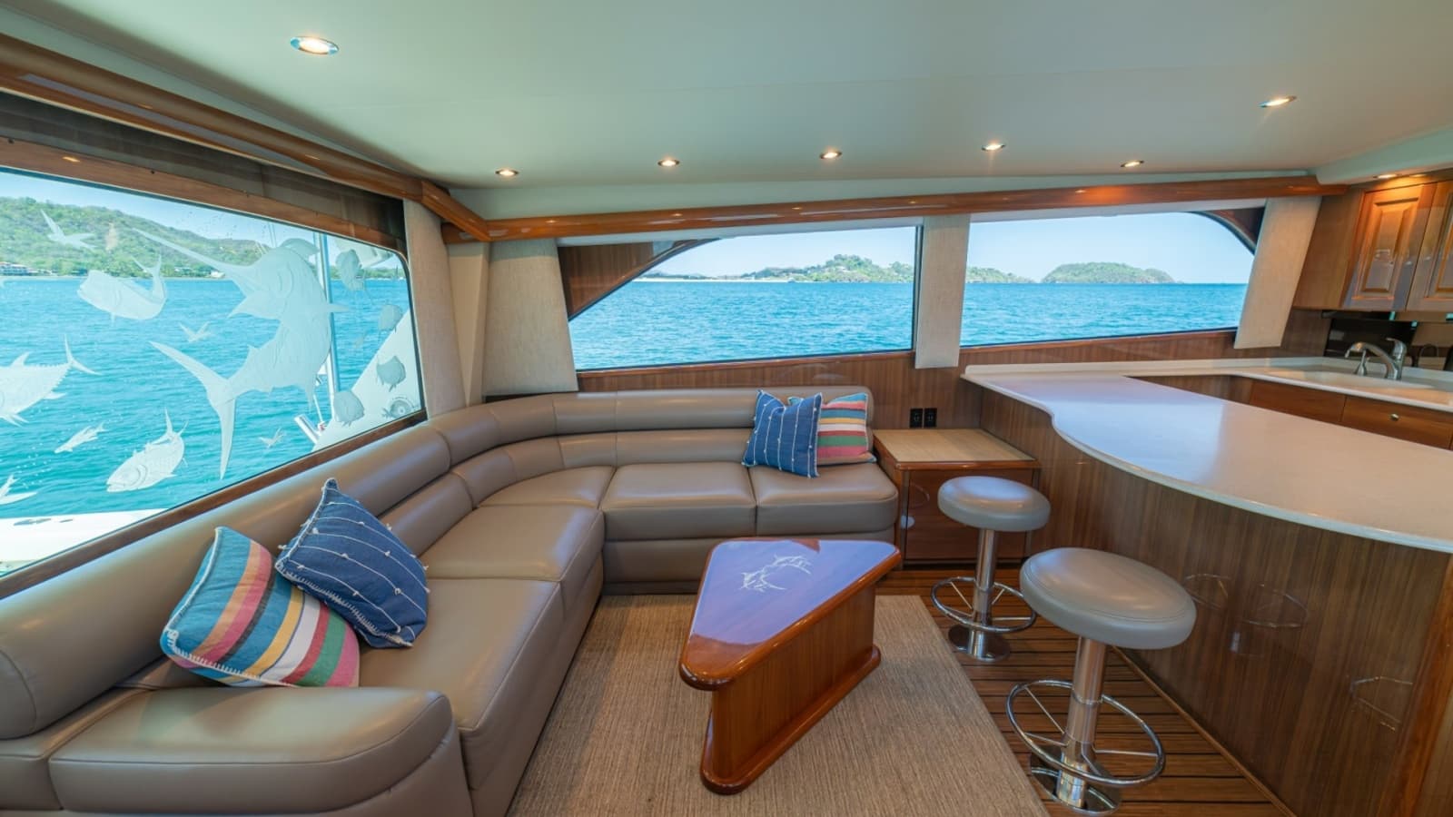2005 Viking 61 Convertible - Photo 6