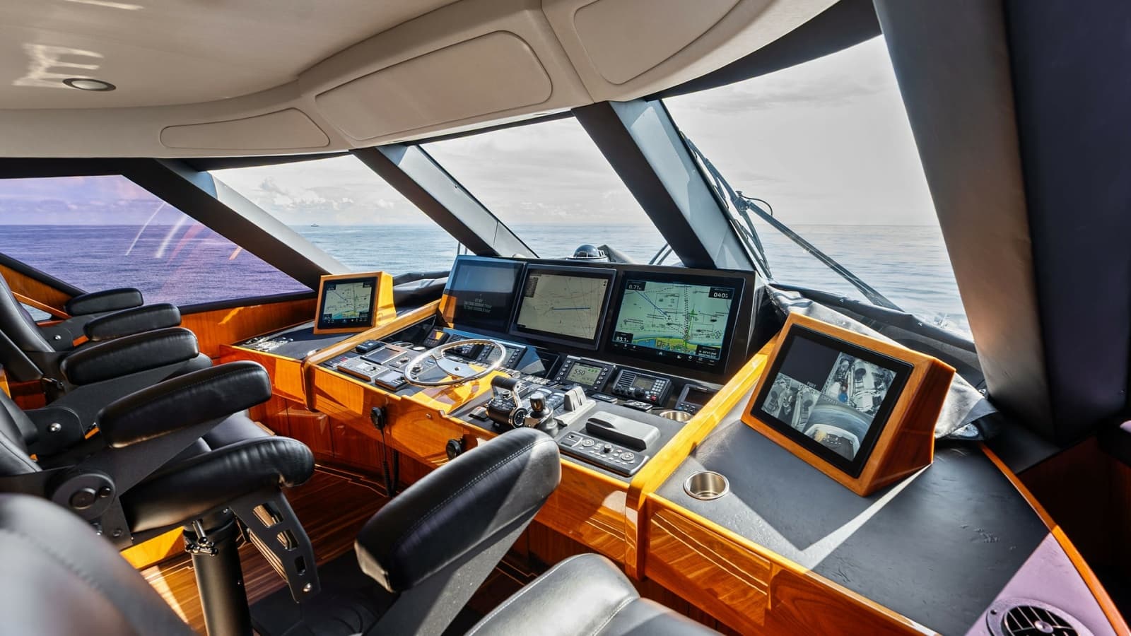 2017 Viking 80 Convertible - Photo 2