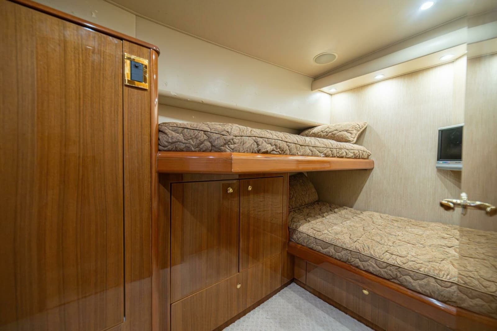 2006 Viking 56 Convertible - Photo 47