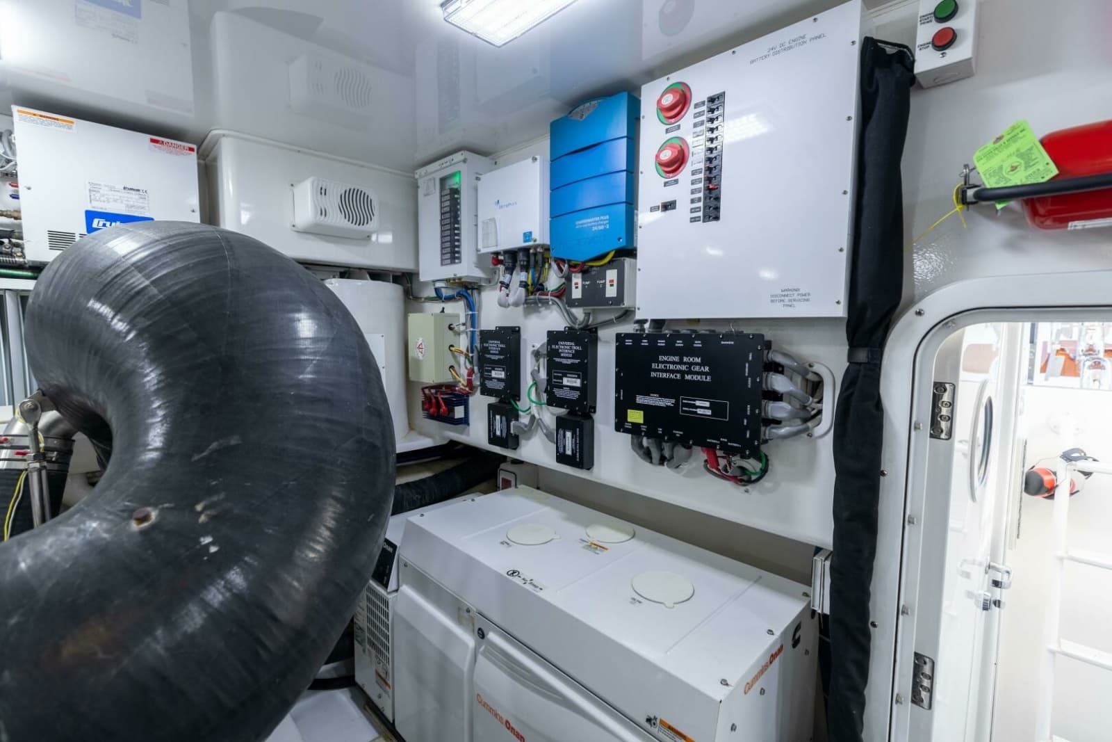 2013 Viking 76 Convertible - Photo 80