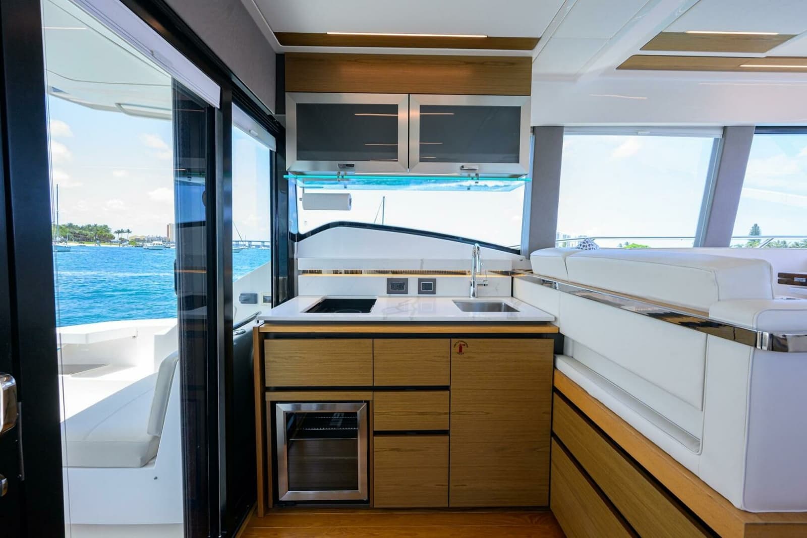 2023 Tiara Yachts C49 - Photo 15