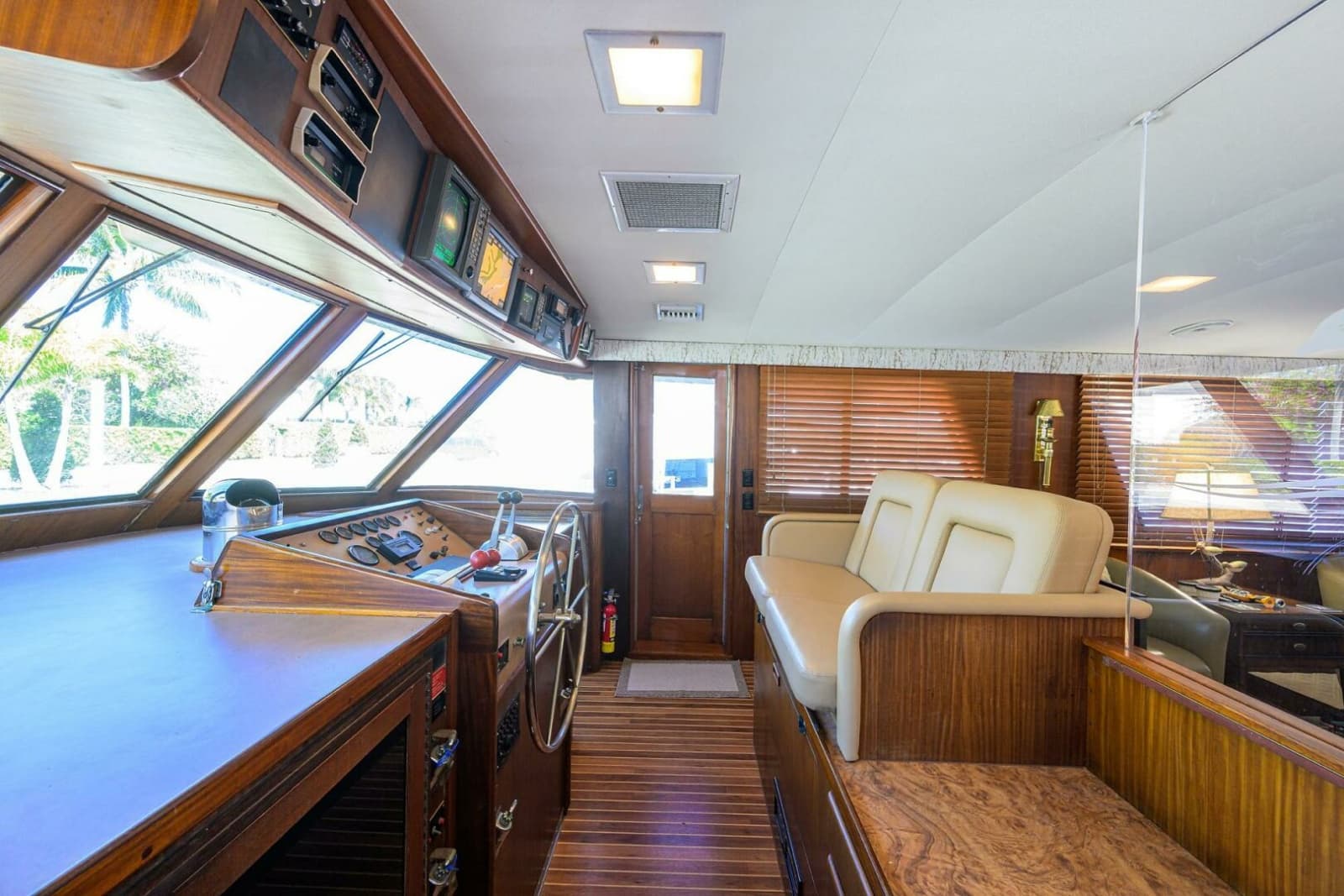 1987 Hatteras 63 Motor Yacht - Photo 20