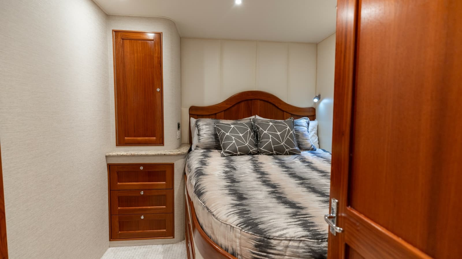 2006 Blackwell 65 Convertible - Photo 12
